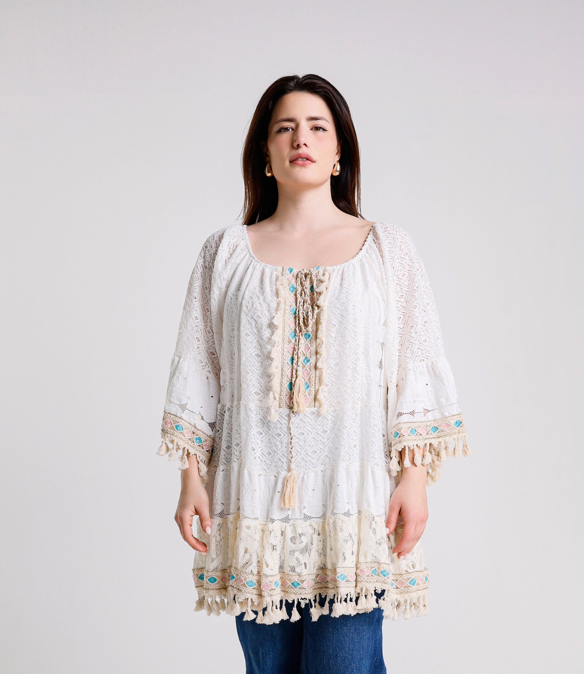 Mayorista TDI FASHION - Blusa túnica boho con encaje, bordados y flecos con borlas