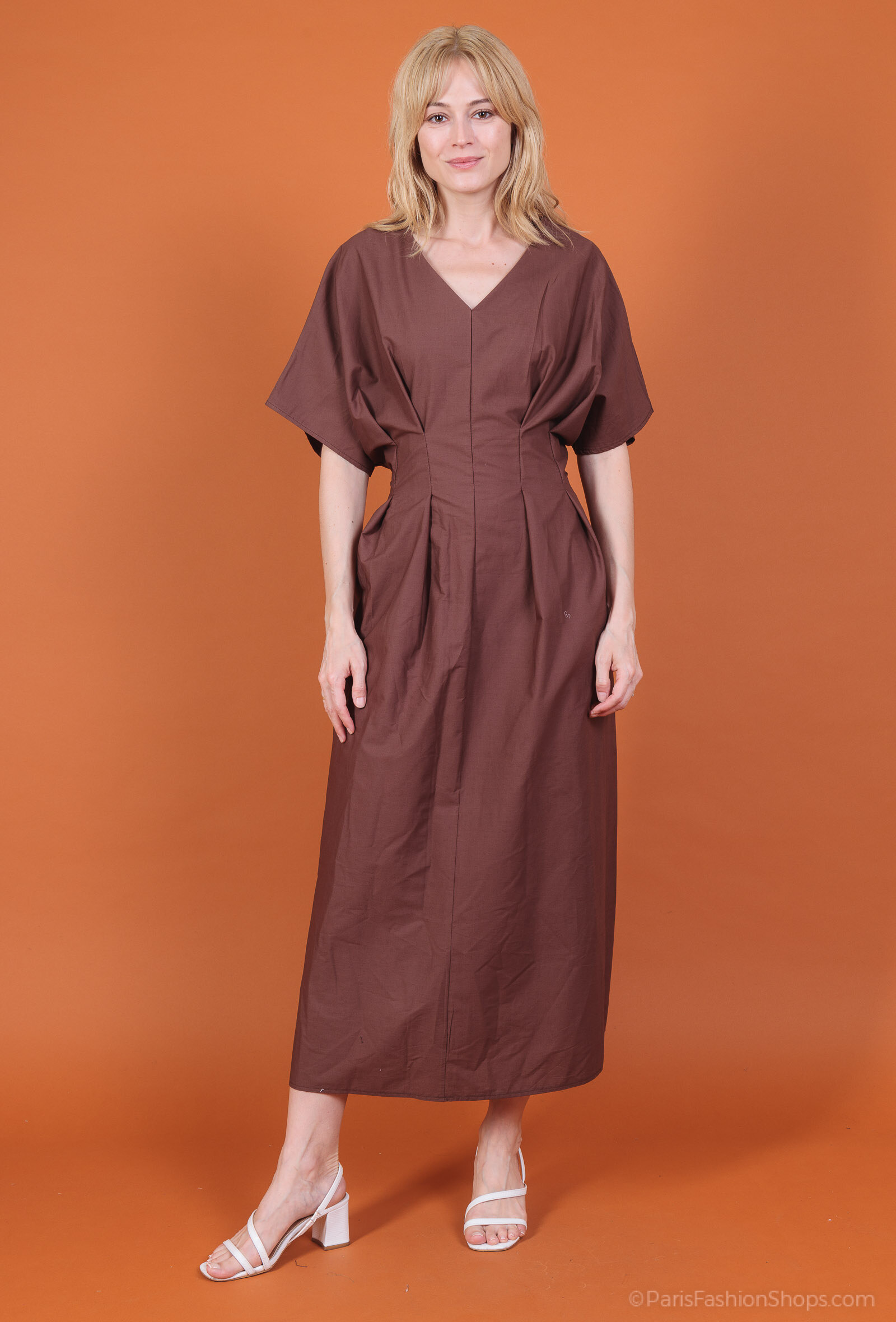 Großhändler Tendance - kurzärmelige, taillierte Abaya mit Abnähern und V-Ausschnitt mit elastischem Verschluss