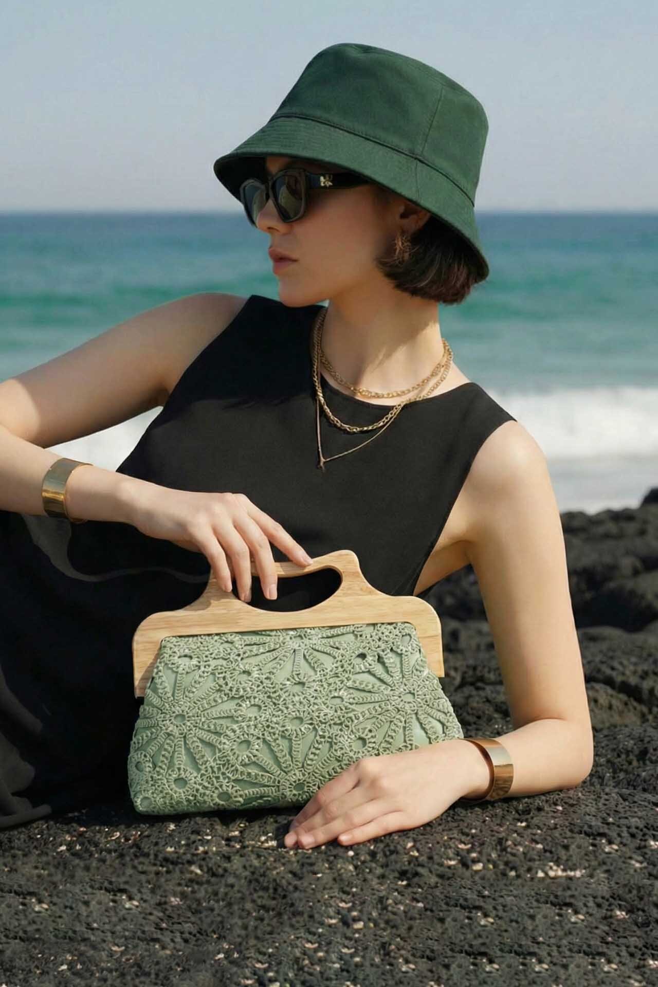 Wholesaler Tom & Eva - Leather-Effect Pouch with Handcrafted Crochet M