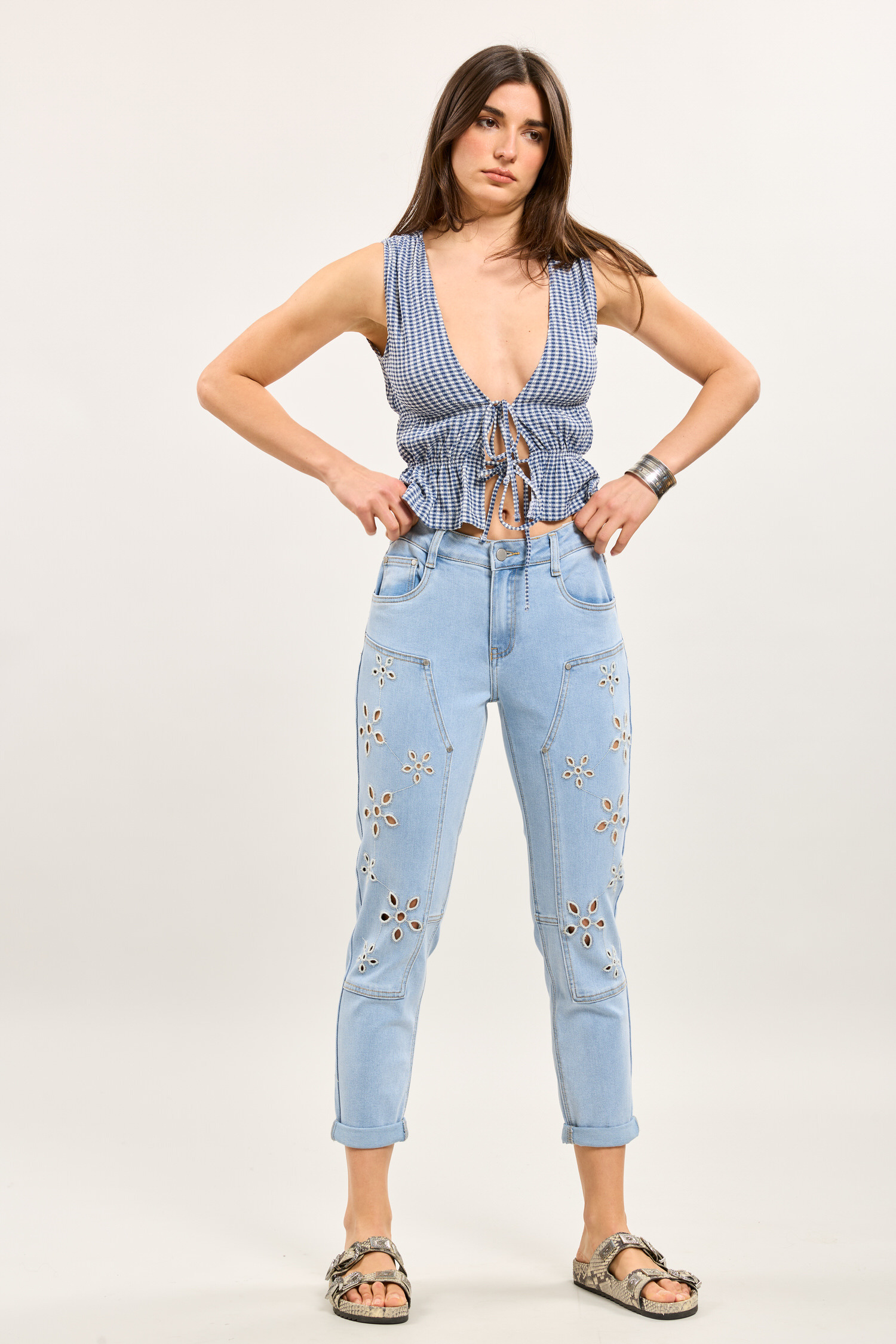 Grossiste Toxik3 - Toxik3 pantalon mom en jean stretch motifs floraux brodés