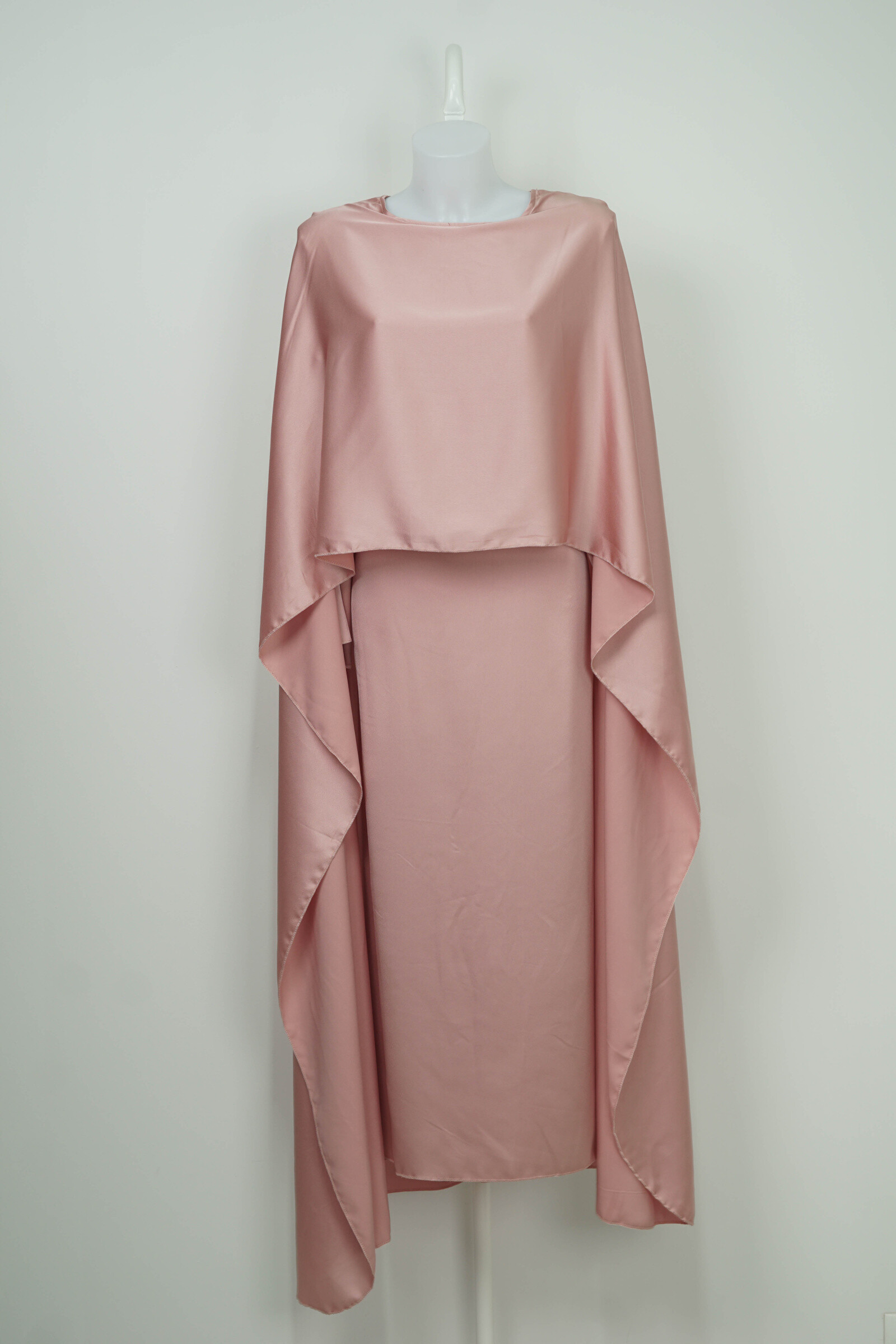 Grossiste TRENDLAND - Abaya en satin avec ceinture
