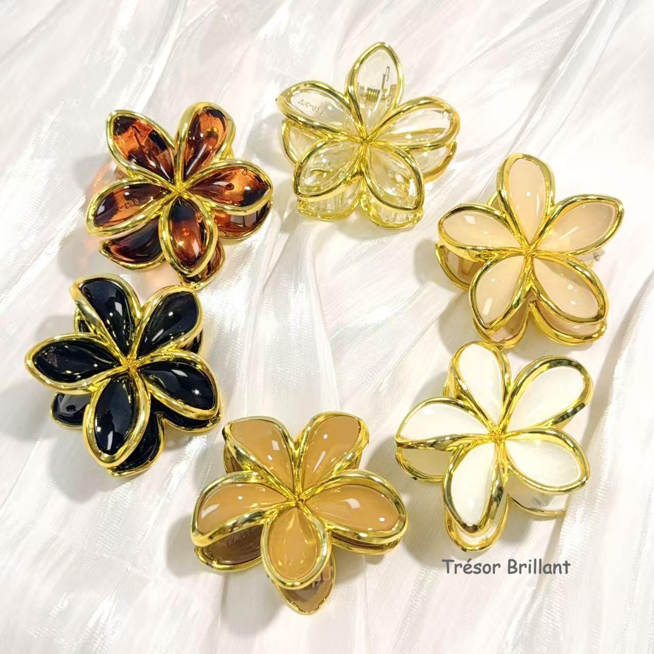 Großhändler Trésor Brillant - Satz von 12 Goldene Plastik-Blumen-Haarspangen 6cm