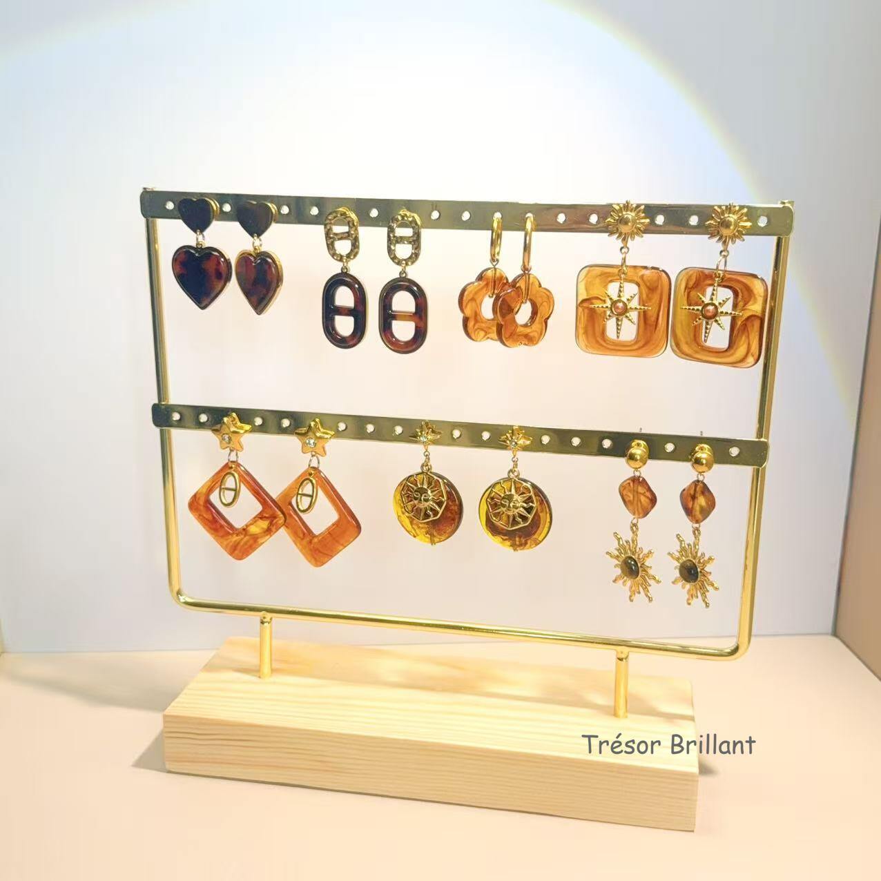 Grossiste Trésor Brillant - Lot de 7 pcs boucles d'oreilles vintage en résine écaille et acier doré
