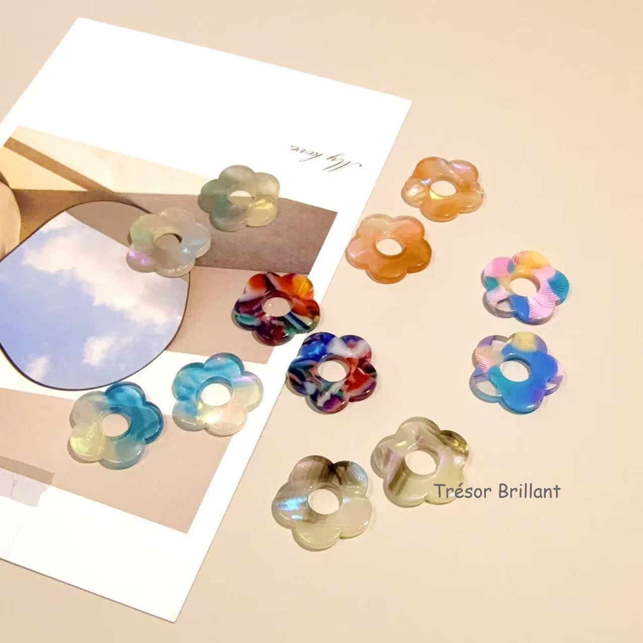 Grossiste Trésor Brillant - Perle de fleurs en acétate de 20mm, 12 pièces, pour bijoux et accessoires.