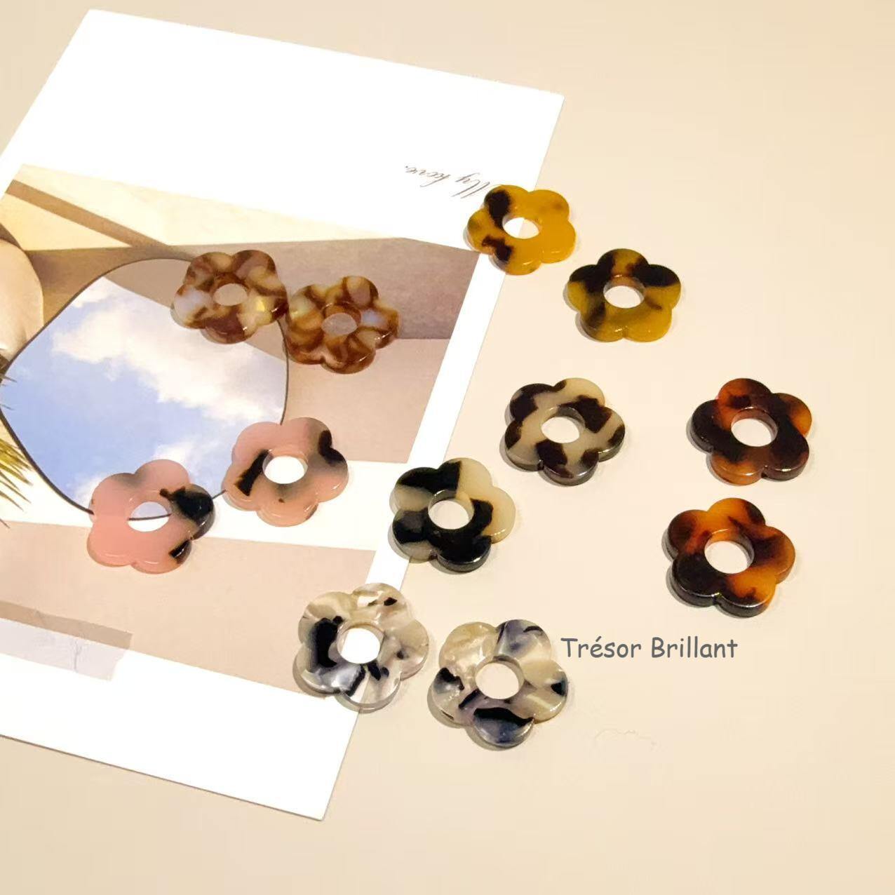 Grossiste Trésor Brillant - Perle de fleurs en acétate de 20mm, 12 pièces, pour bijoux et accessoires.