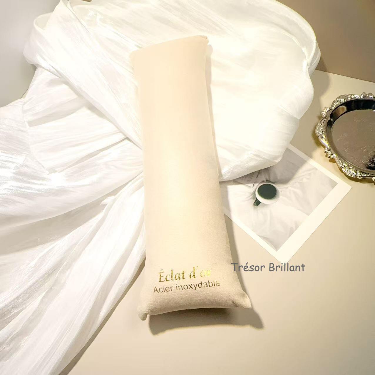 Grossiste Trésor Brillant - Coussin de présentation pour bracelets en tissu