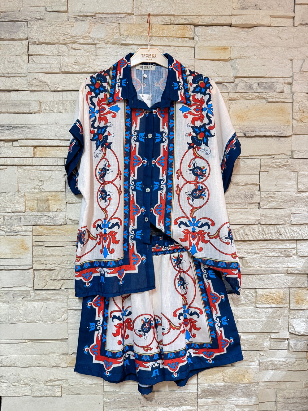 Grossiste Trois Ka II - Enssemble chemise boutonnée à manches courtes et pantalon court