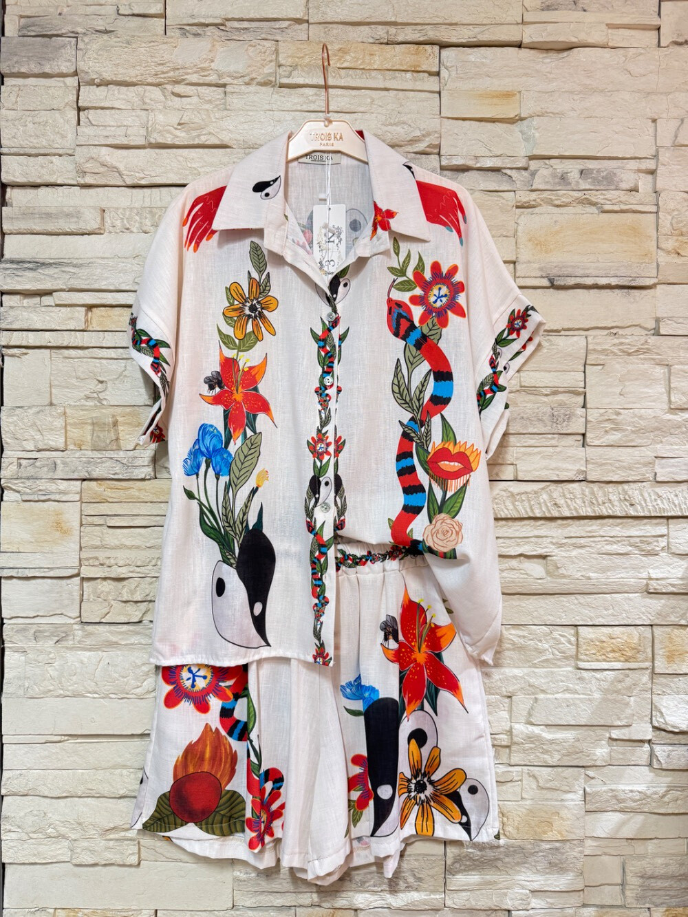 Grossiste Trois Ka II - Enssemble chemise boutonnée à manches courtes et pantalons courts