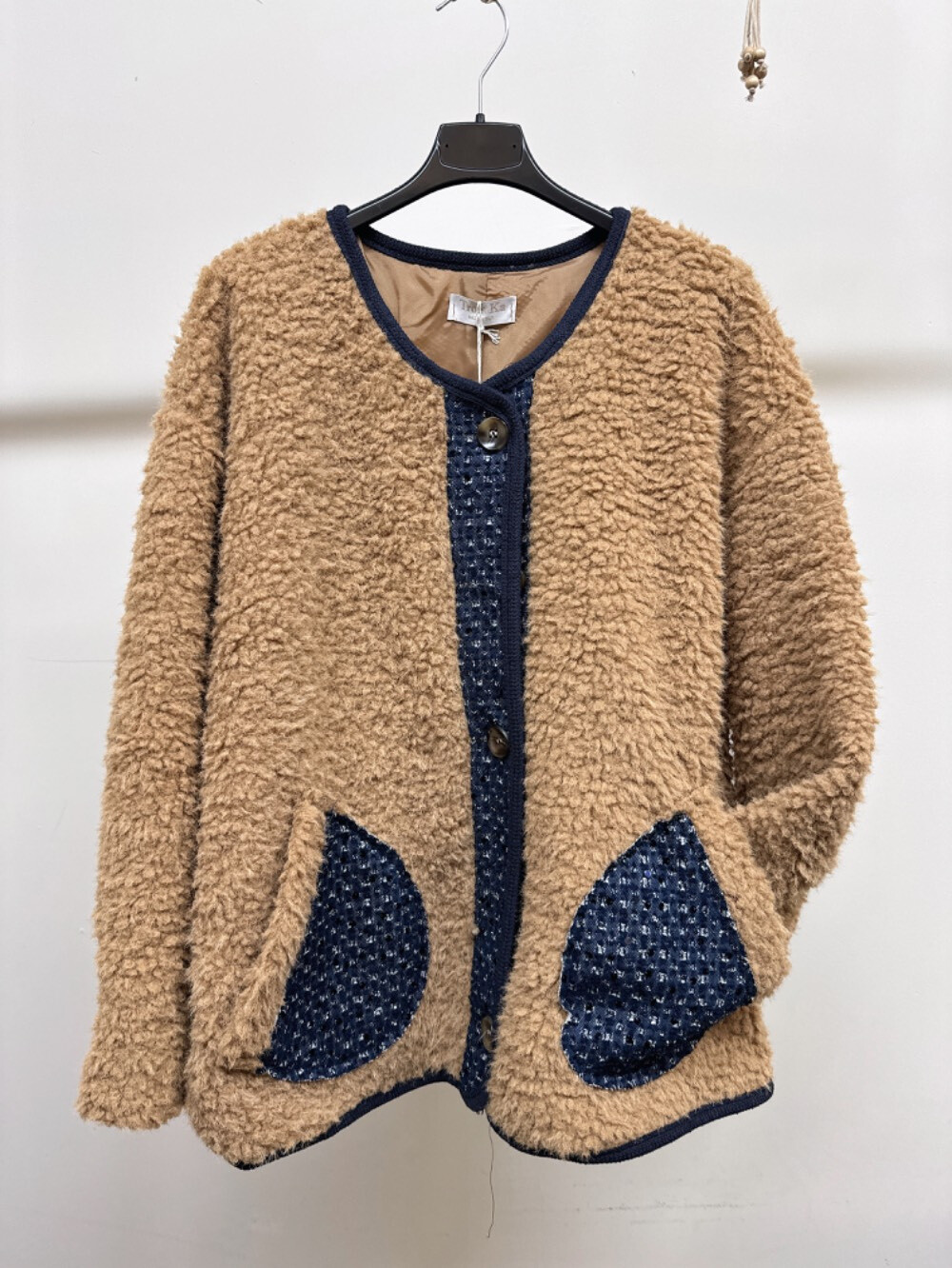 Wholesaler Trois Ka II - SHEEP-EFFECT JACKET WITH SEQUIN JEANS POCKET