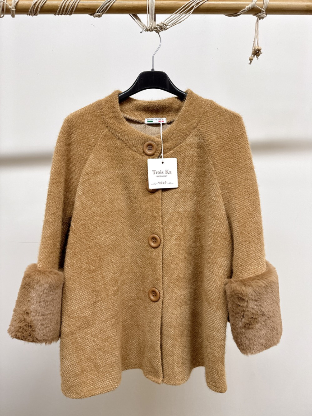 Wholesaler Trois Ka II - BUTTONED COAT WITH FUR SLEEVES