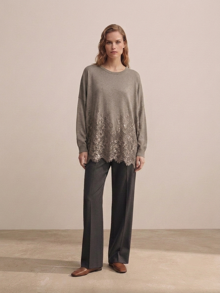 Großhändler U SEE - Oversize-Pullover aus Wollmischung mit besticktem Spitzenvolant