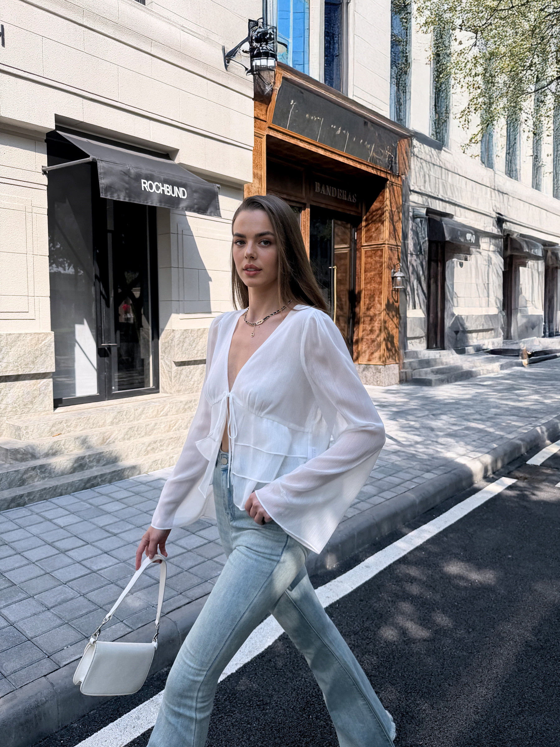 Grossiste Unika Paris - Blouse à volants et noeud
