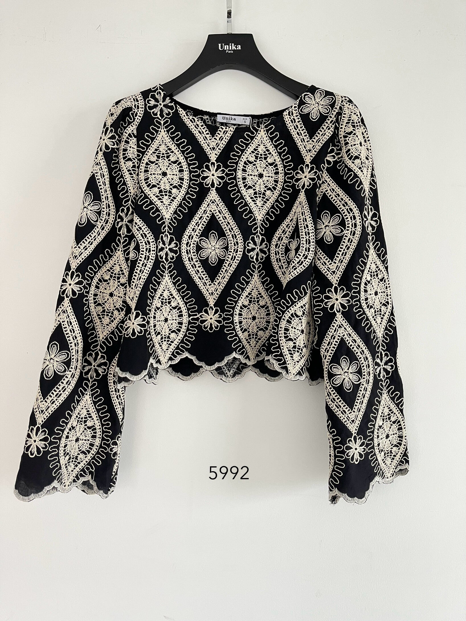 Wholesaler Unika Paris - Embroidered top