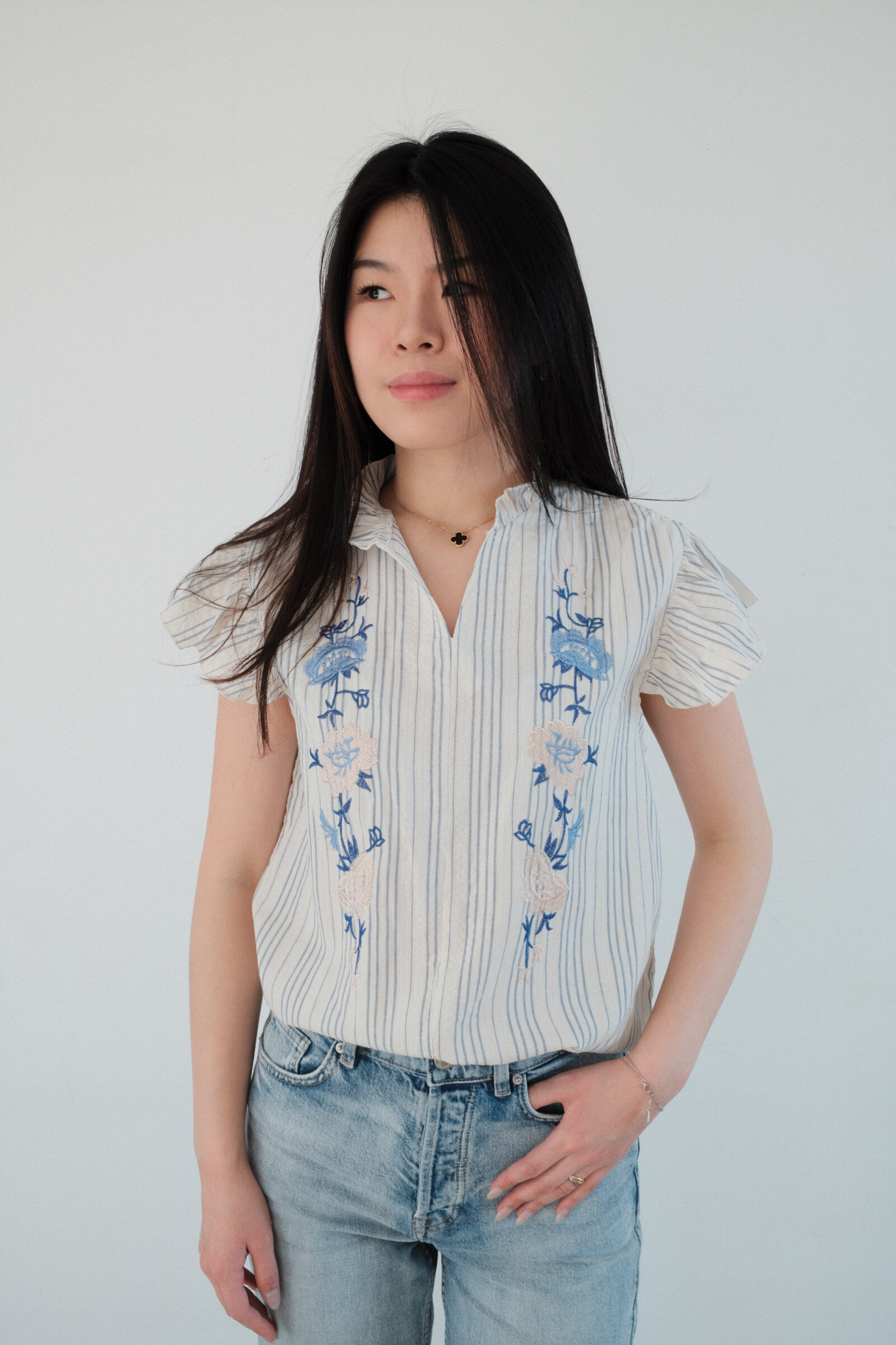 Grossiste Unika Paris - Blouse rayée avec broderies fleurs