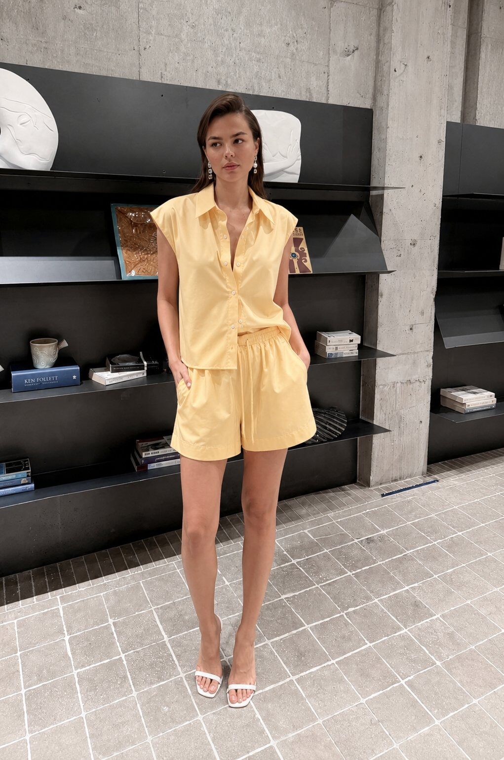 Wholesaler Unika Paris - Sleeveless solid cotton blouse