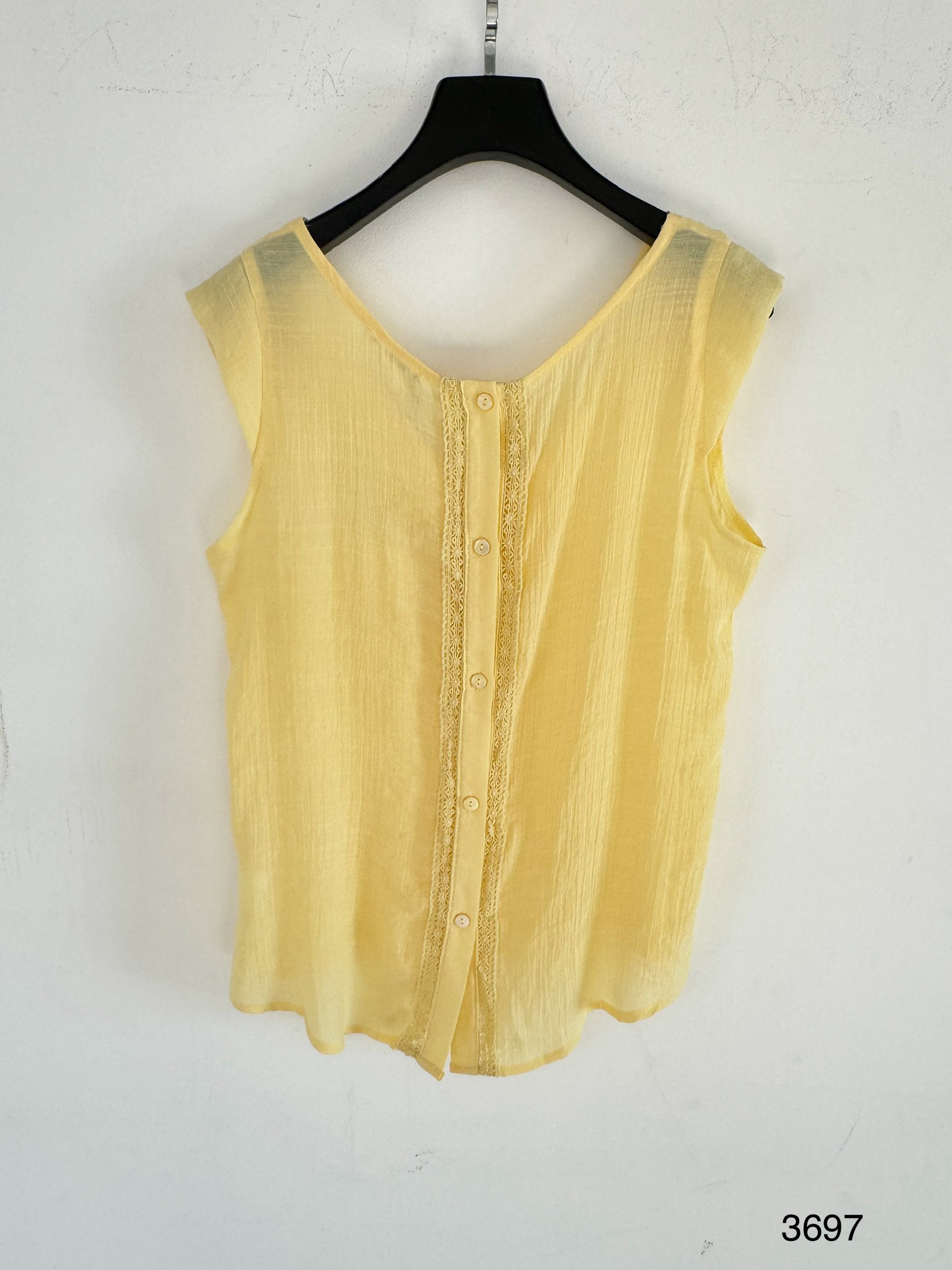 Wholesaler Unika Paris - Sleeveless blouse with back detail