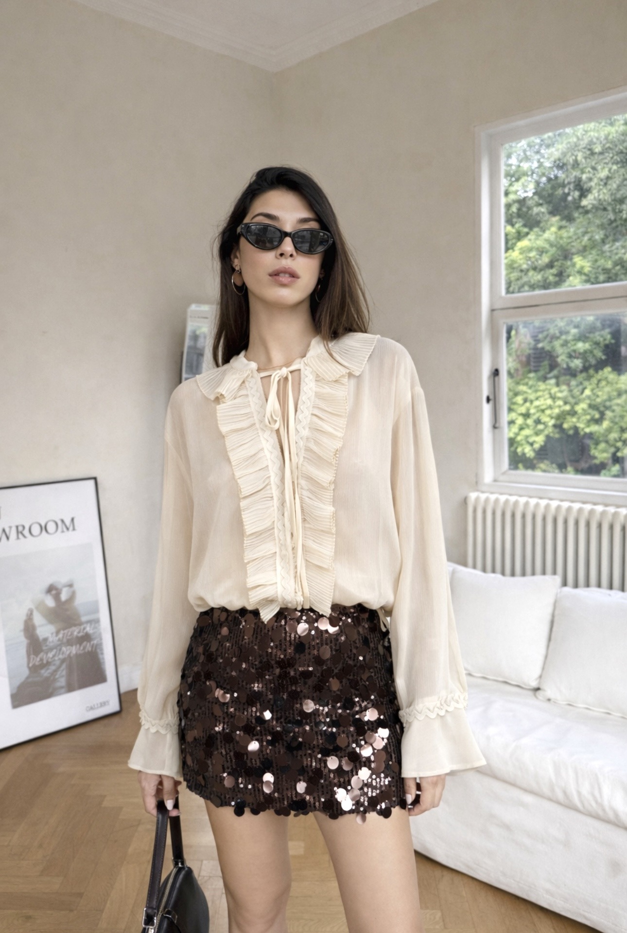 Blouse with pleated collar, ties with a pretty bow, cuff details