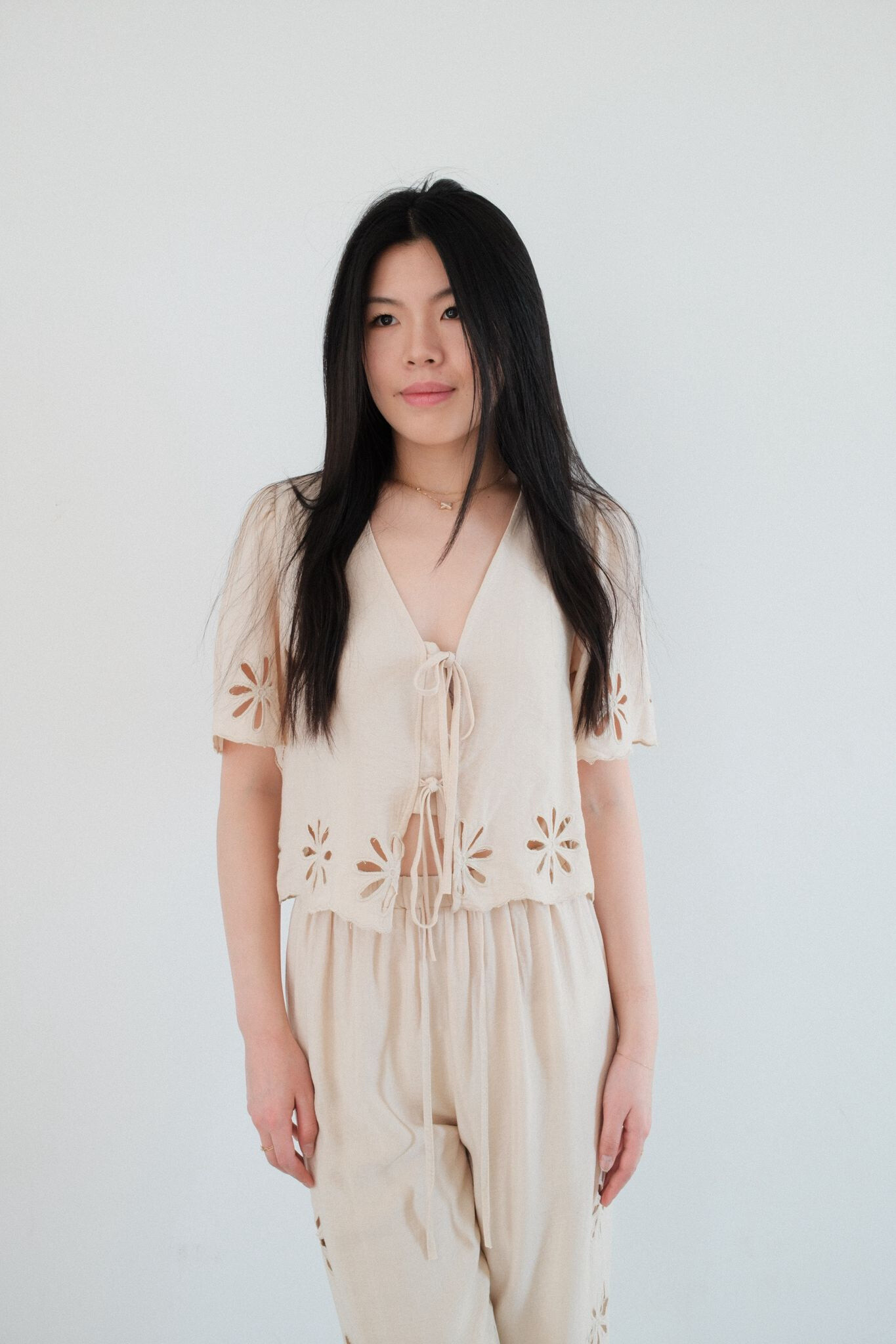Wholesaler Unika Paris - Blouse embroidered flowers in knots