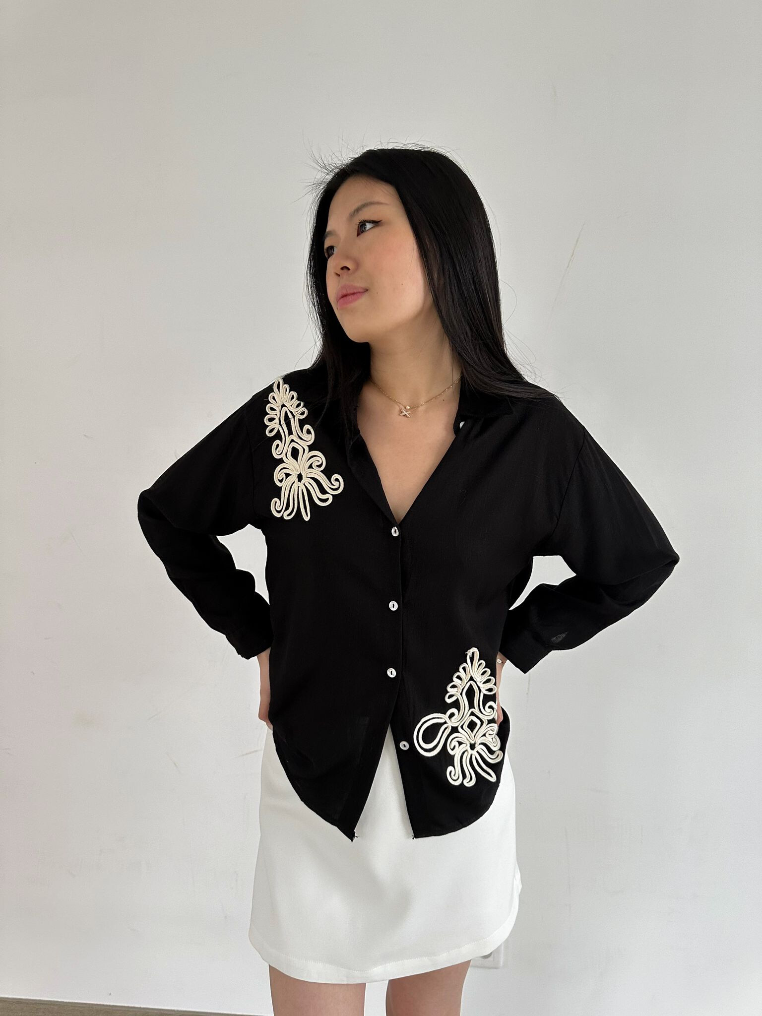 Wholesaler Unika Paris - Embroidered linen shirt