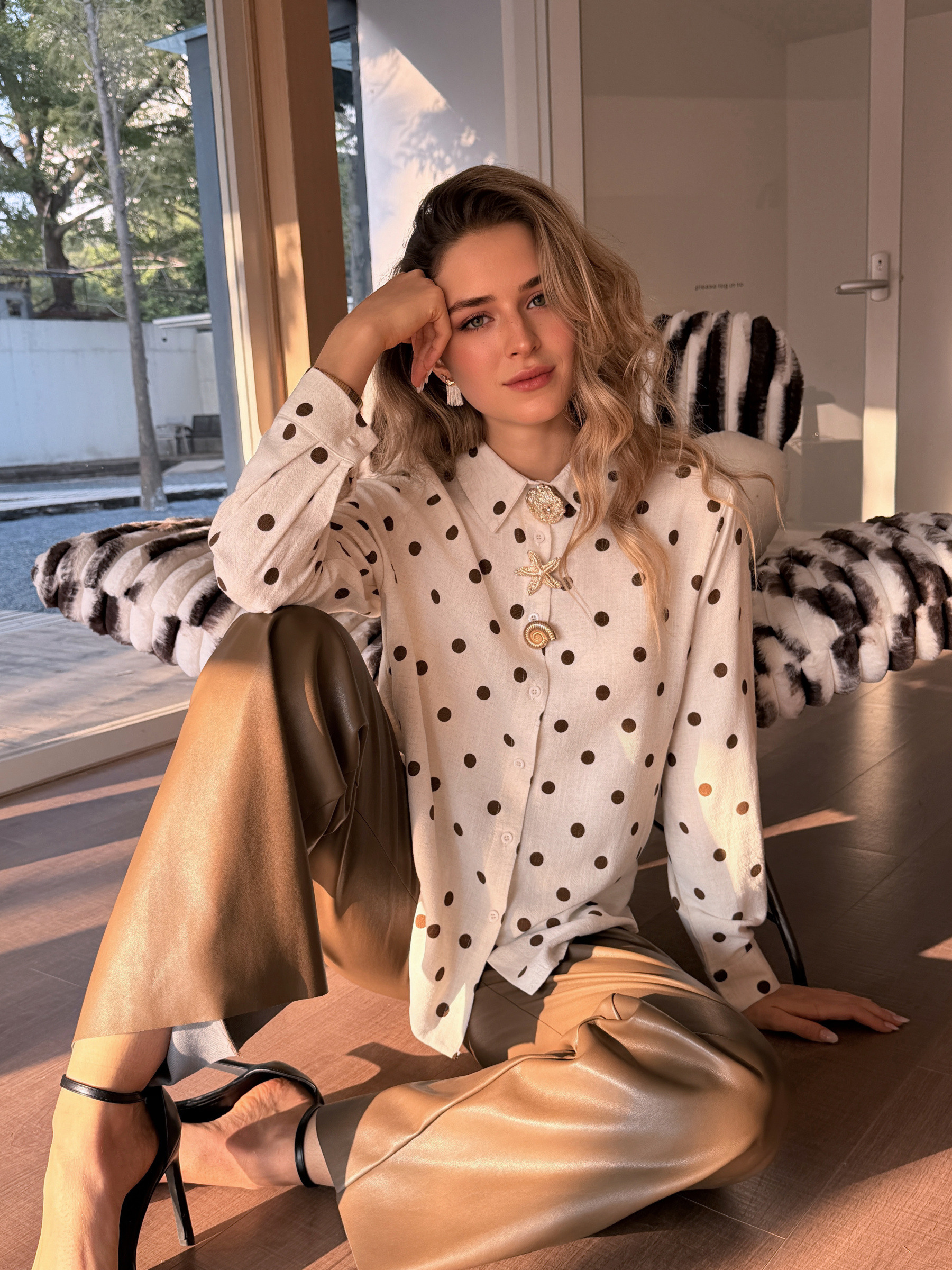 Grossiste Unika Paris - Chemise à pois avec bijoux