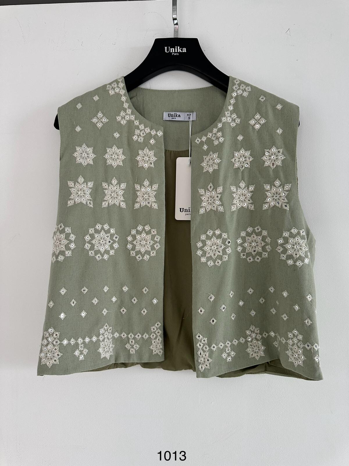 Wholesaler Unika Paris - Embroidered vest with knots