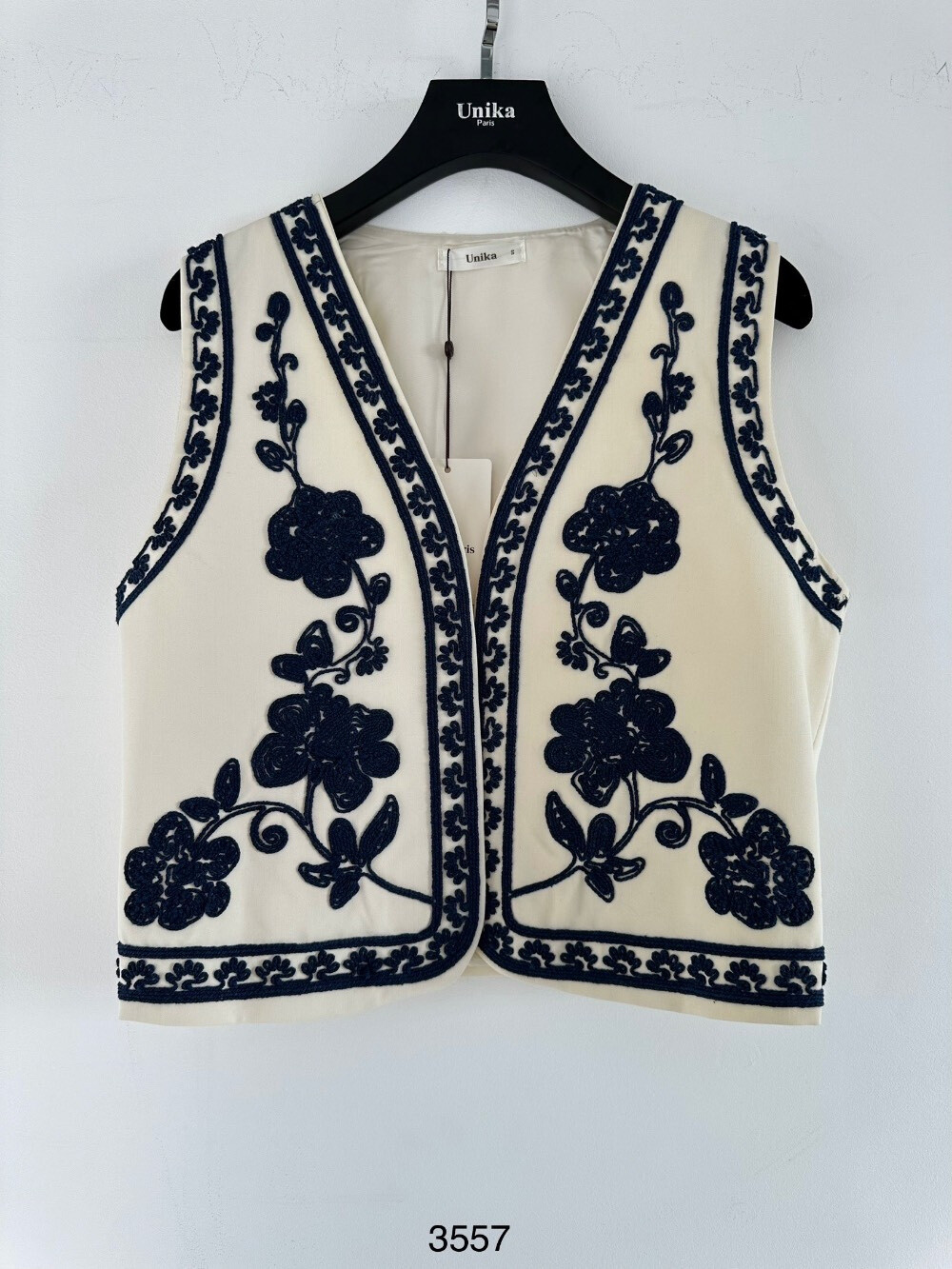 Wholesaler Unika Paris - Embroidered sleeveless vest