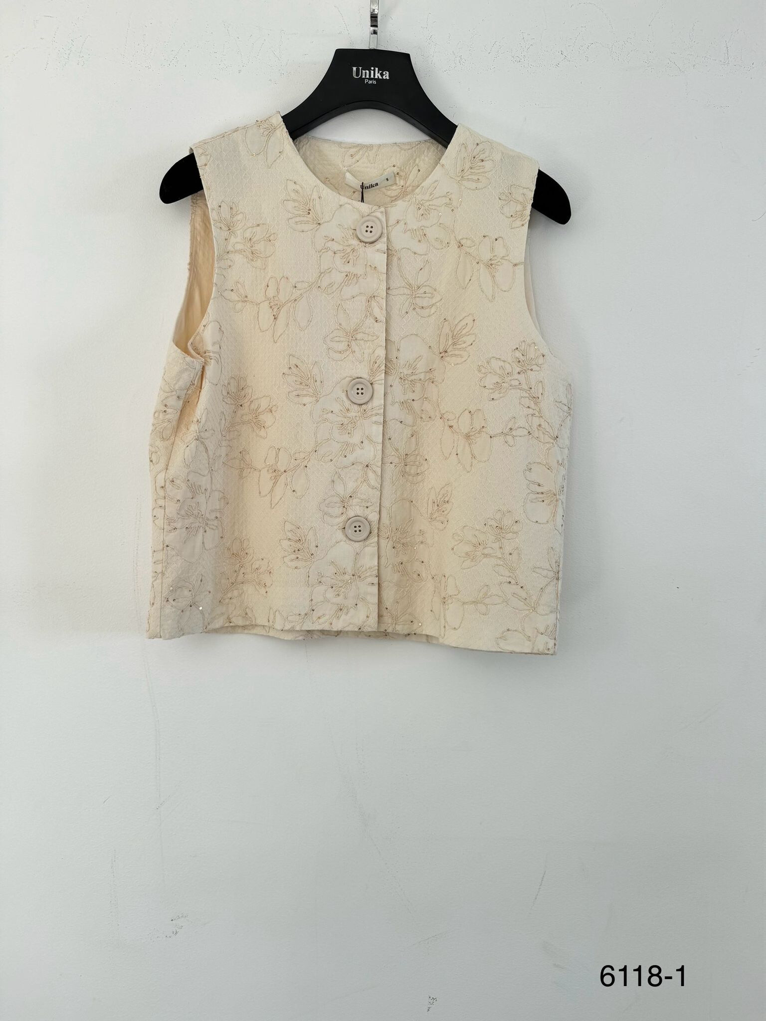 Wholesaler Unika Paris - Flower embroidered sleeve vest