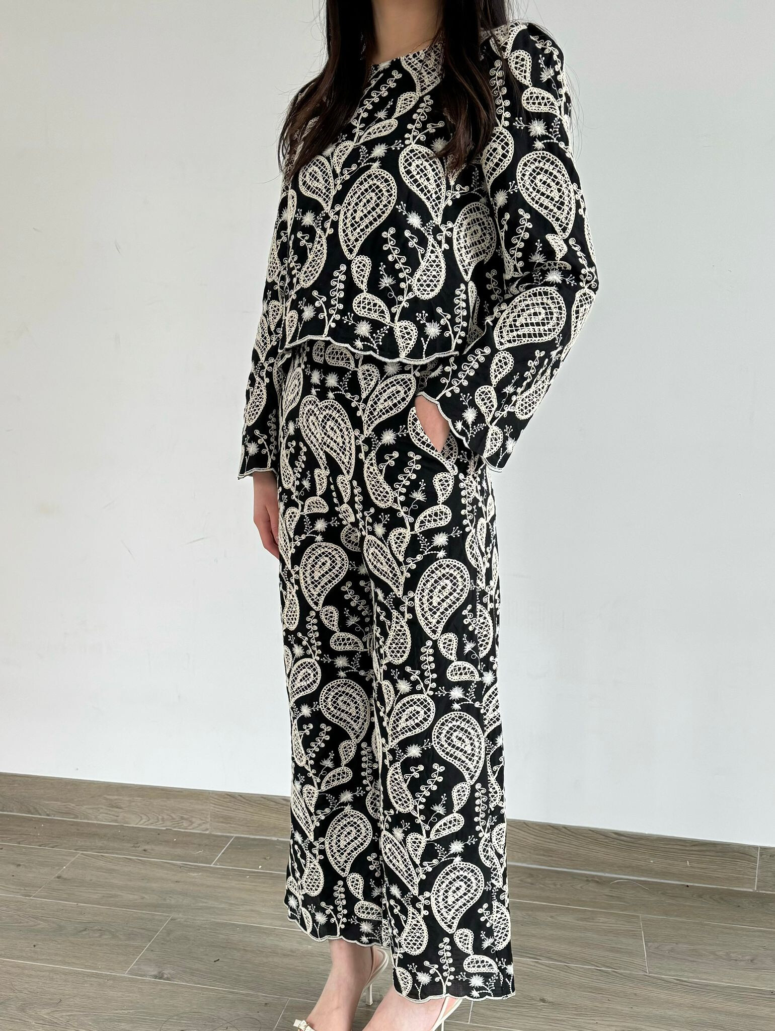 Wholesaler Unika Paris - Embroidered pants