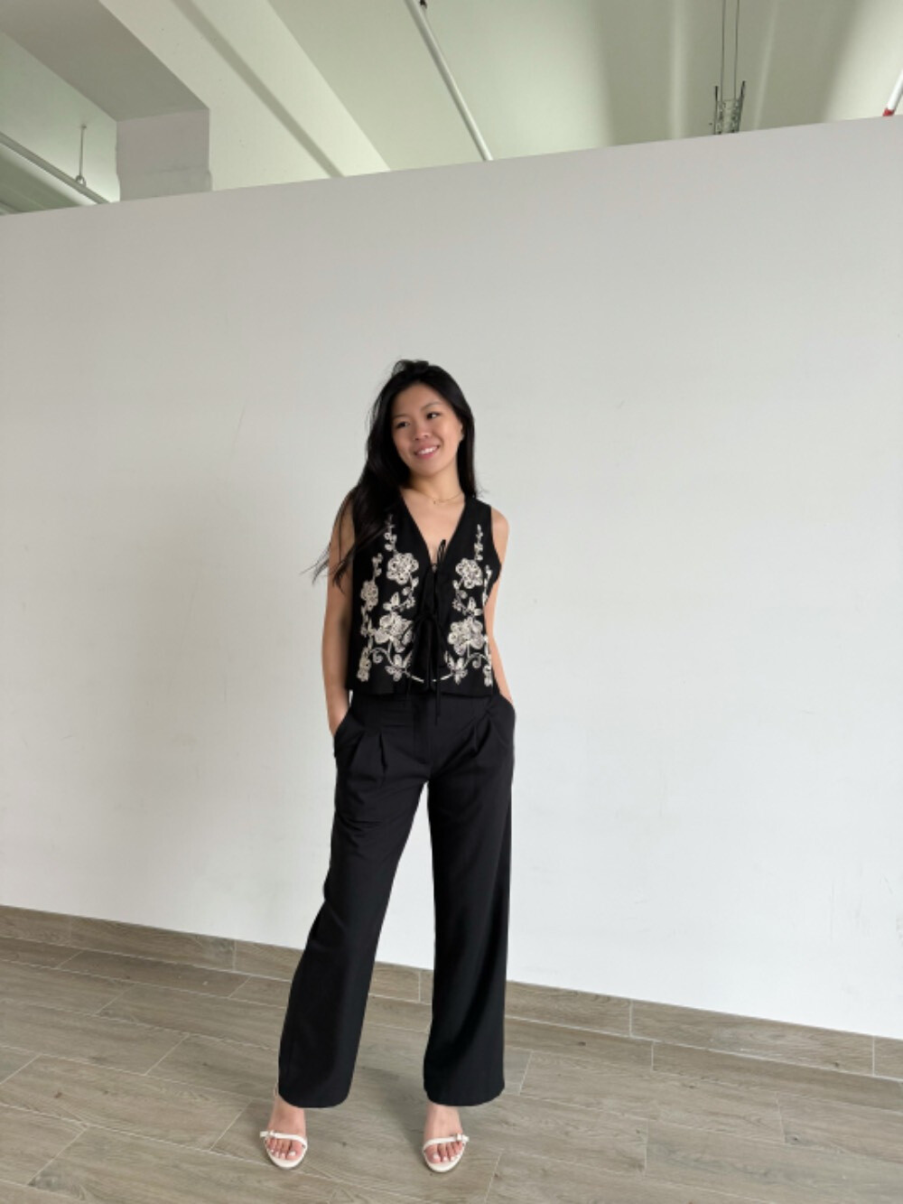 Wholesaler Unika Paris - High-waisted pleated pants