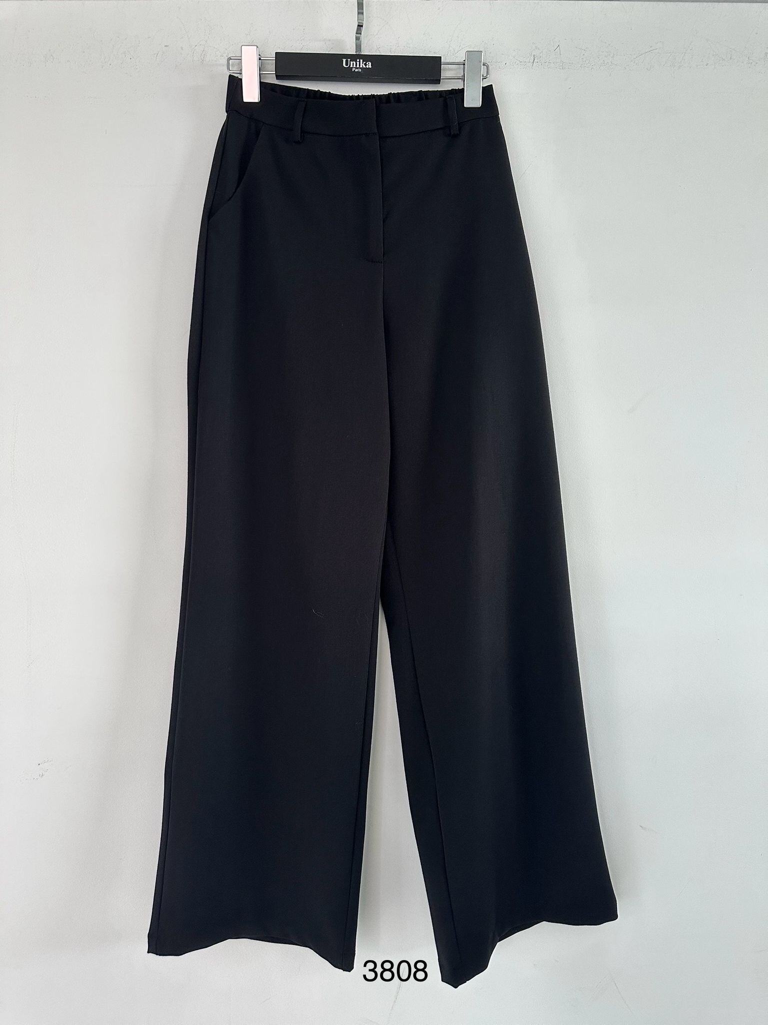Pantalon coupe droite, avec poches à l'avant, élastique à la taille et fermeture éclair