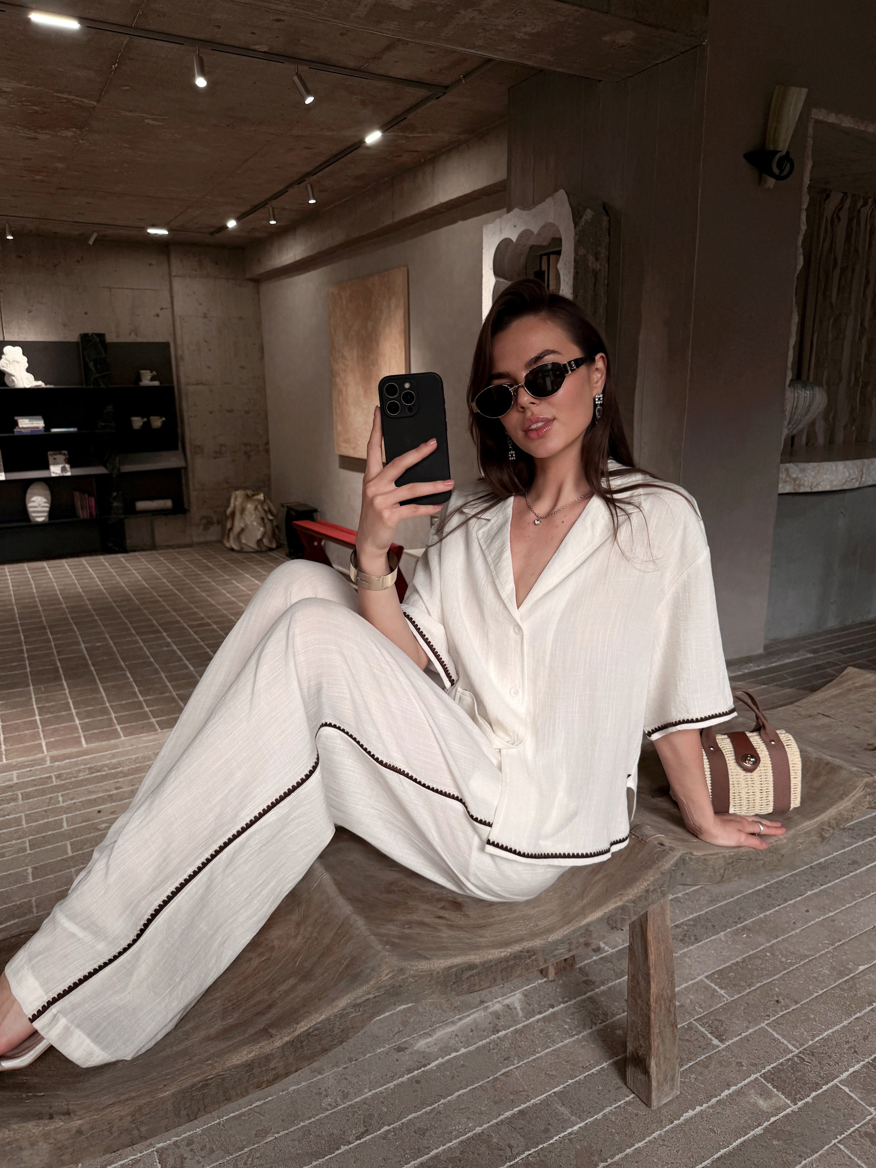Wholesaler Unika Paris - Long and flowy pants with a side stripe