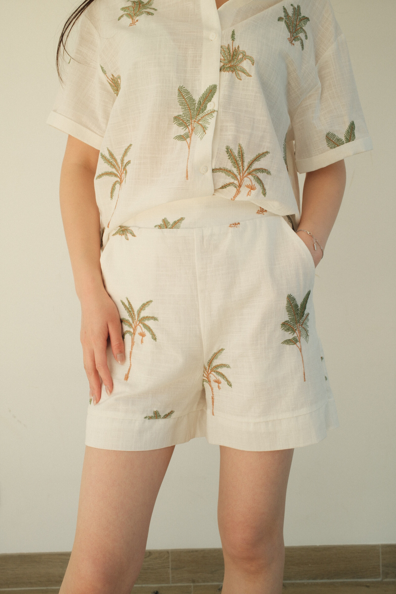 Grossista Unika Paris - Short ricamati con palme