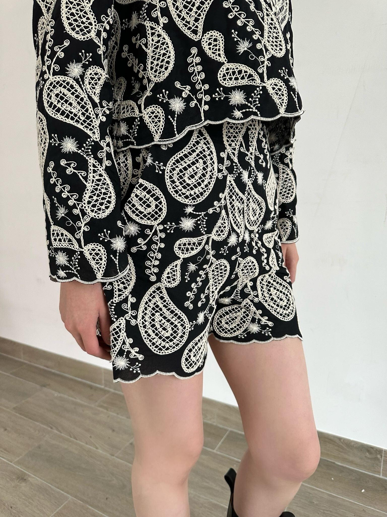 Wholesaler Unika Paris - Embroidered shorts