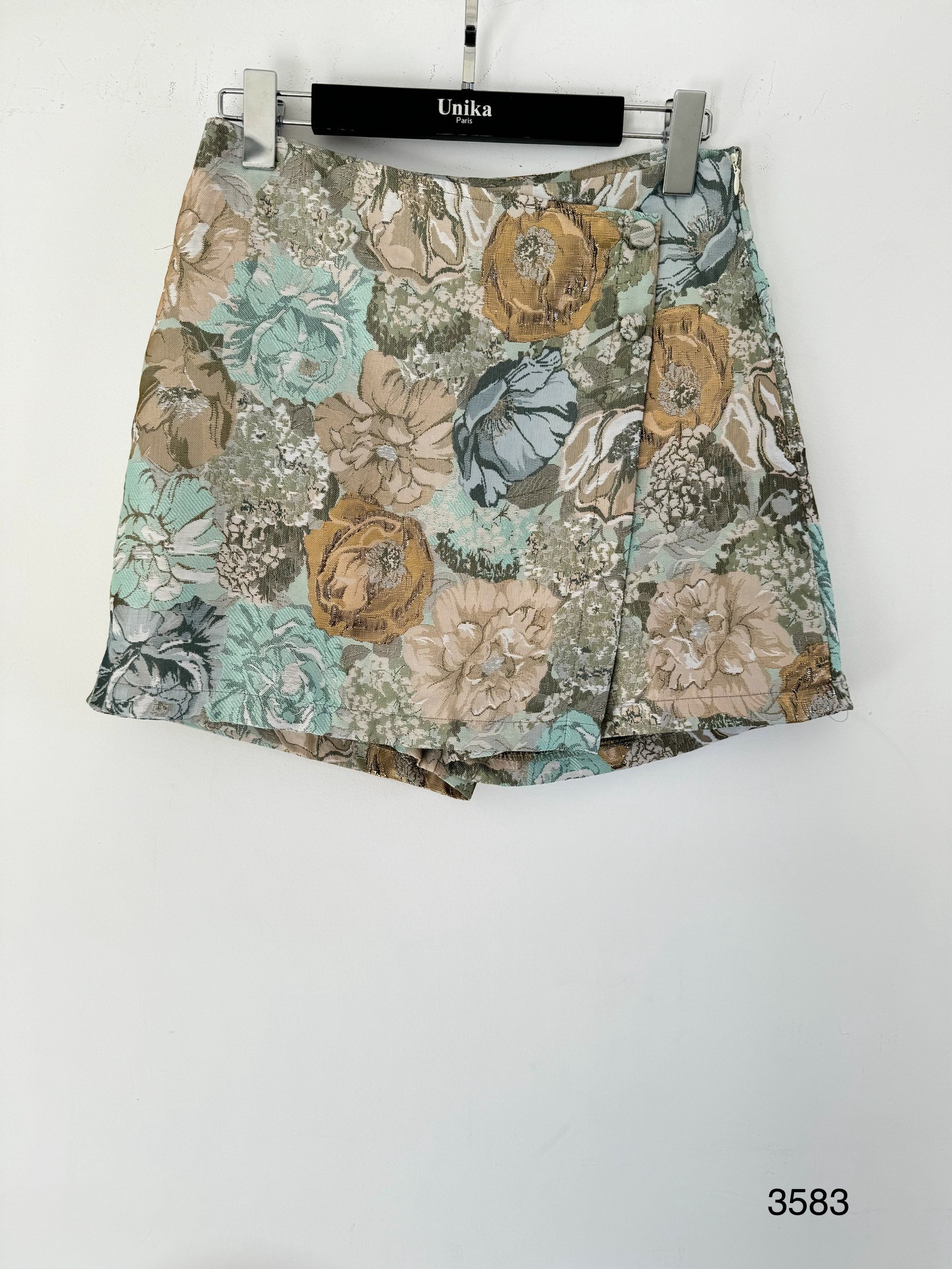 Wholesaler Unika Paris - Short skirt in floral printed jacquard