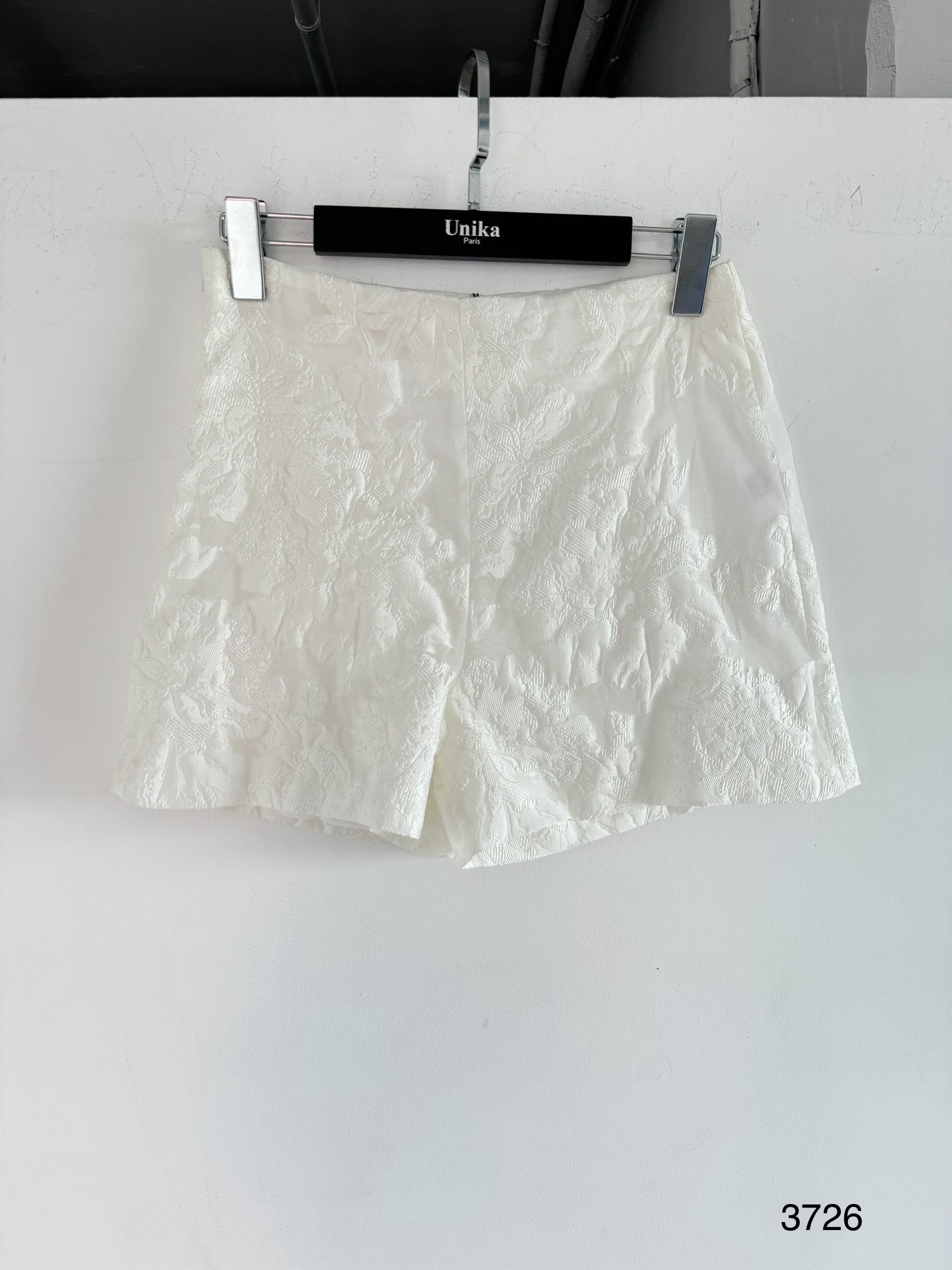 Wholesaler Unika Paris - Textured floral shorts