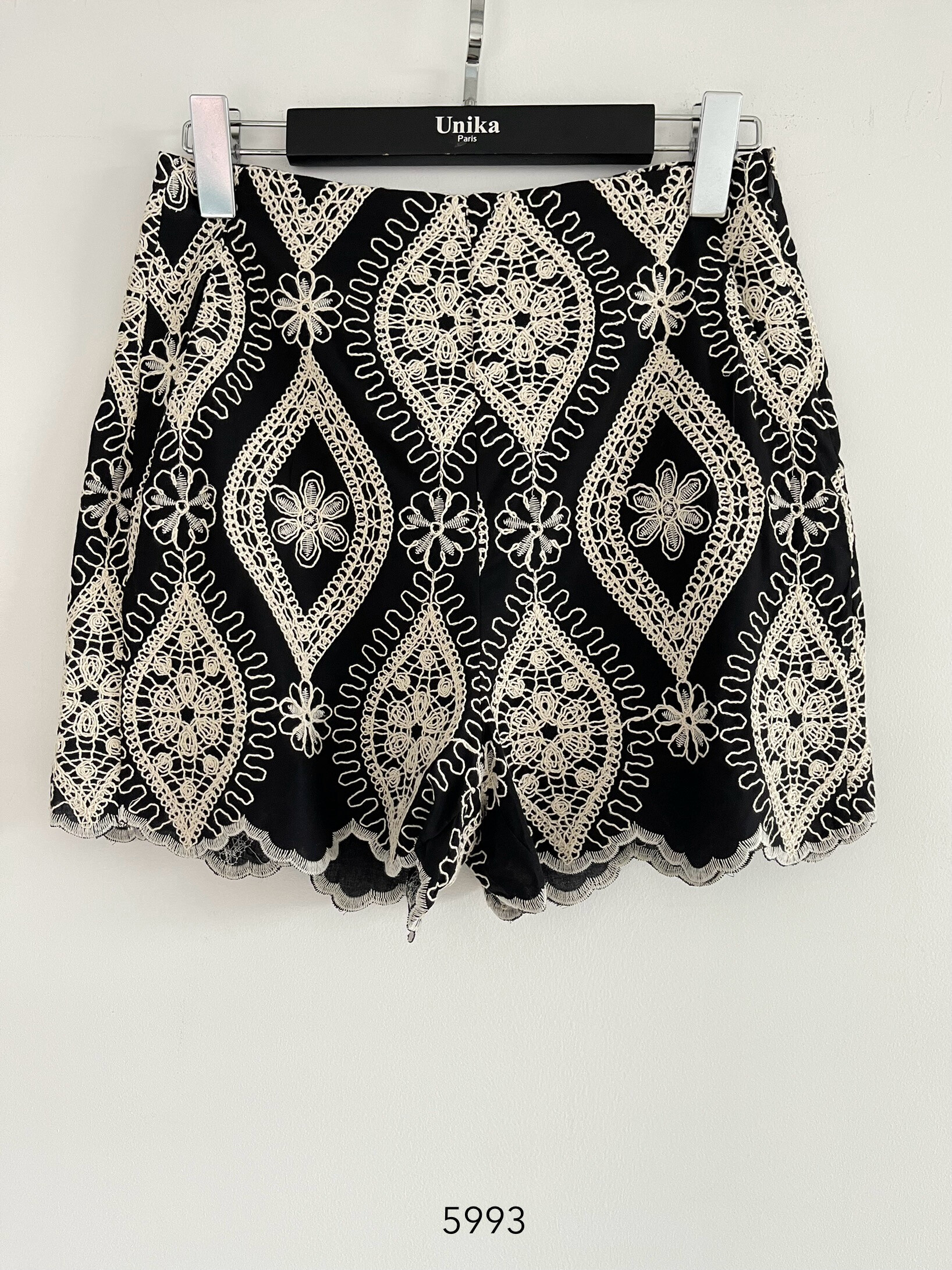 Wholesaler Unika Paris - Embroidered shorts