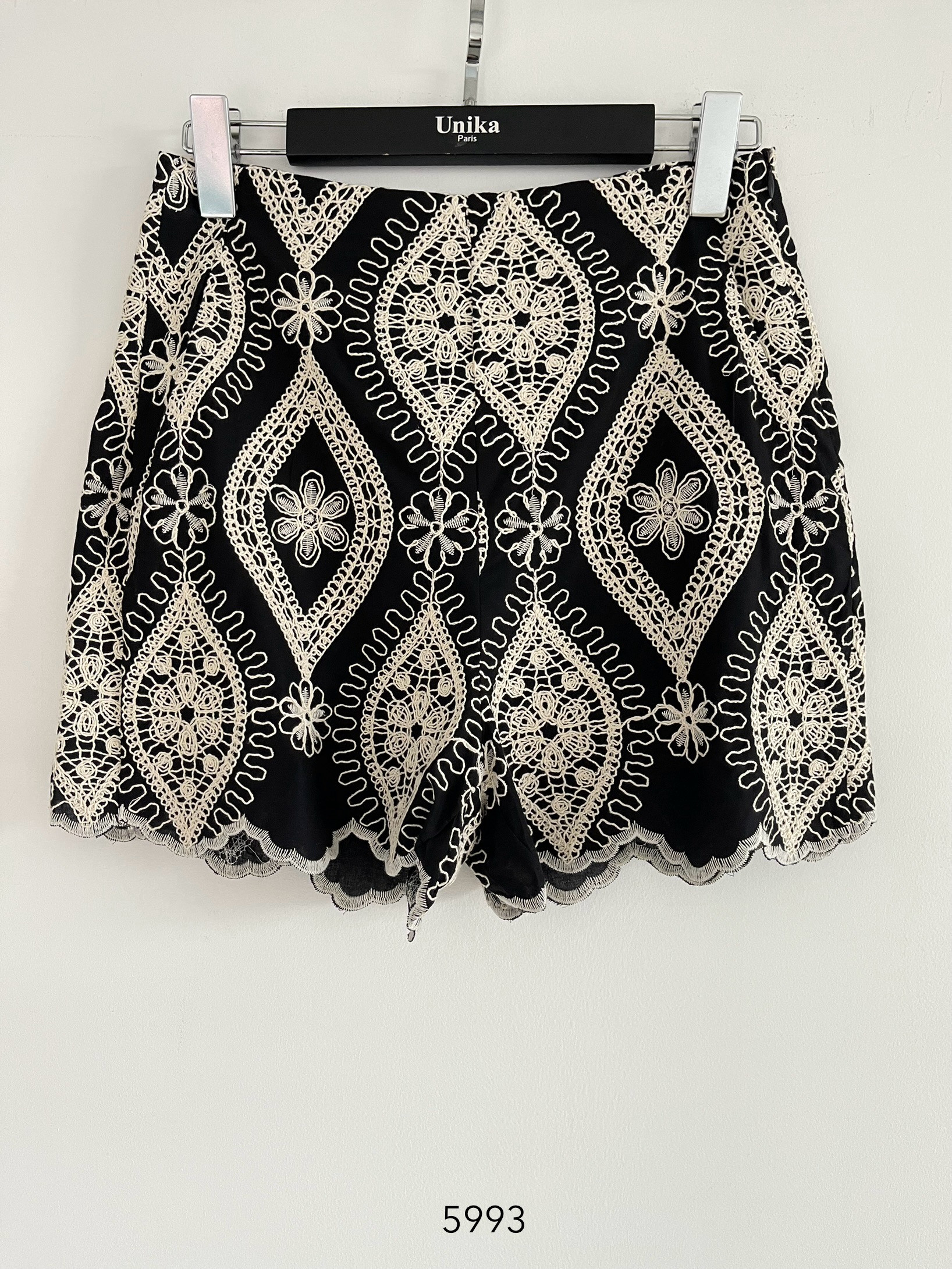Wholesaler Unika Paris - Embroidered shorts