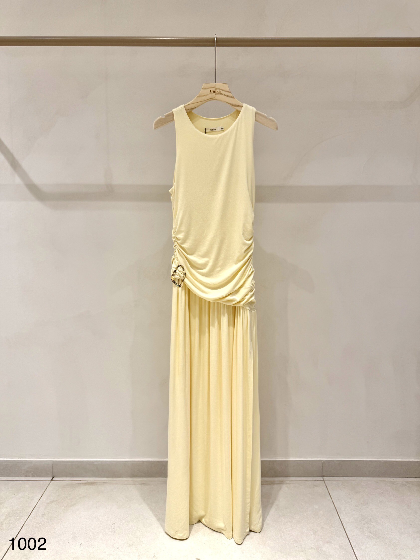 Mayorista Unika Paris - Vestido largo drapeado con joya