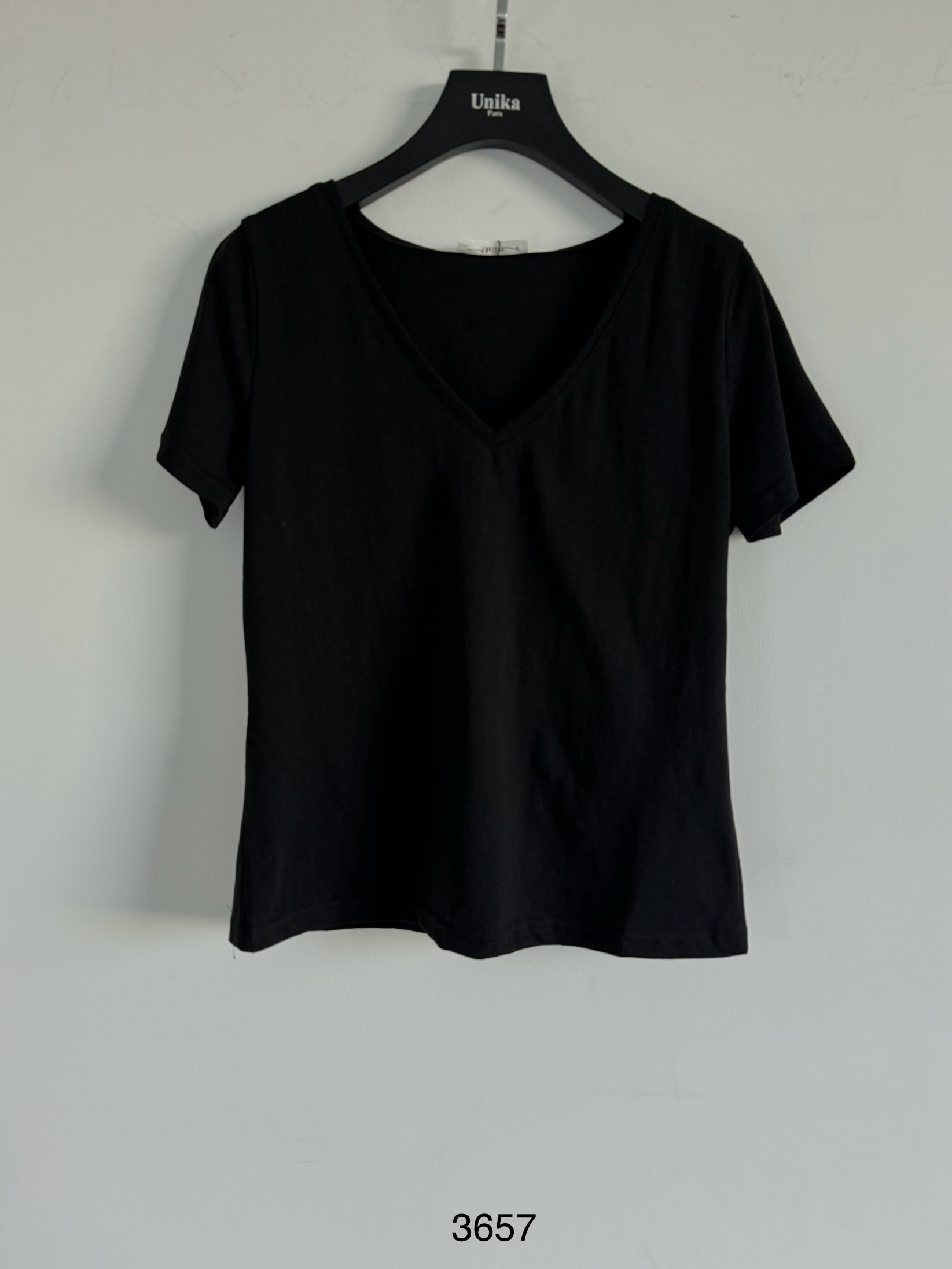 Wholesaler Unika Paris - V-neck T-shirt