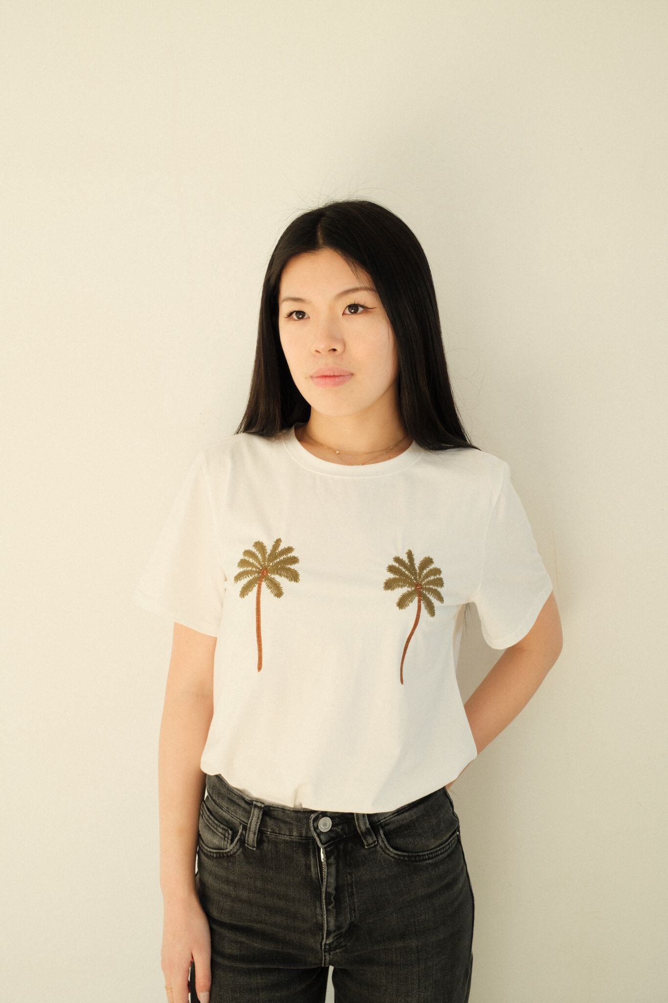 Wholesaler Unika Paris - Palm embroidery t-shirt