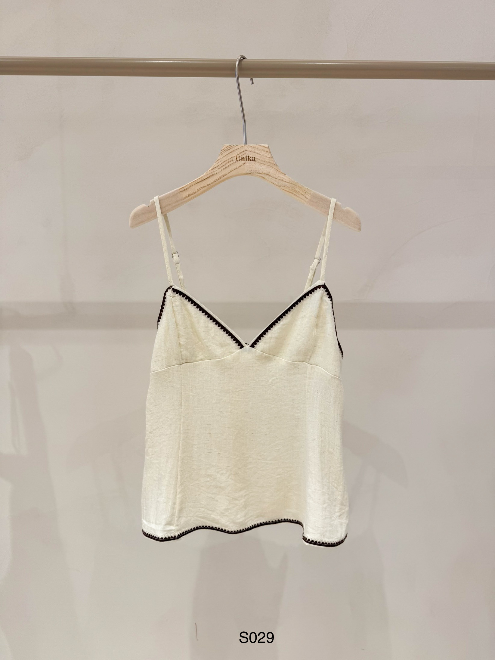 Grossista Unika Paris - Top con spalline e cuciture decorative