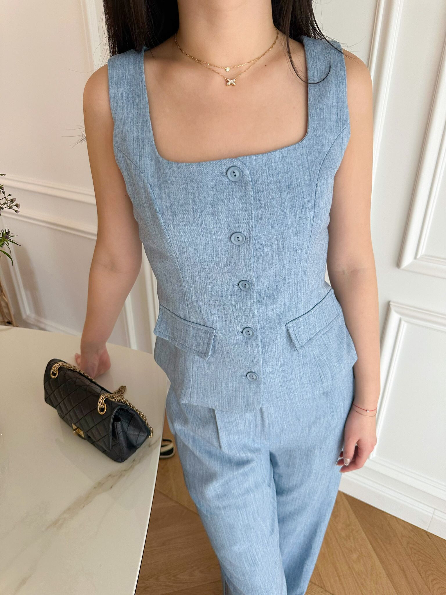 Wholesaler Unika Paris - Elegant top to square collar