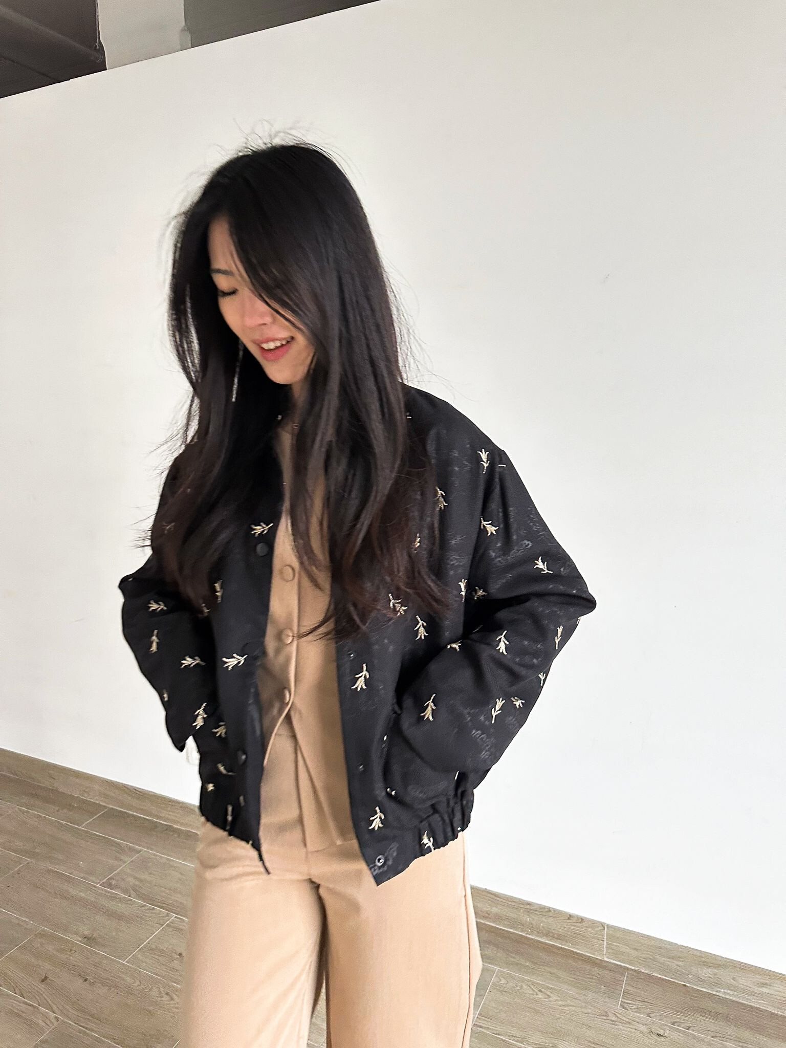 Wholesaler Unika Paris - Bomber jacket with flower embroidery