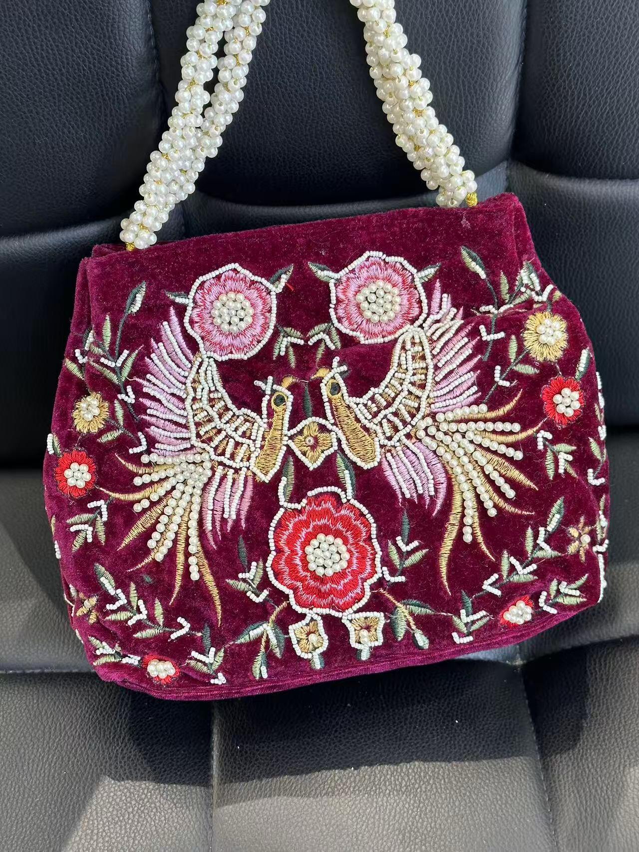 Mayorista UPSTYLE - BOLSO BOHO BORDADO CON PERLAS Y ASA DECORADA