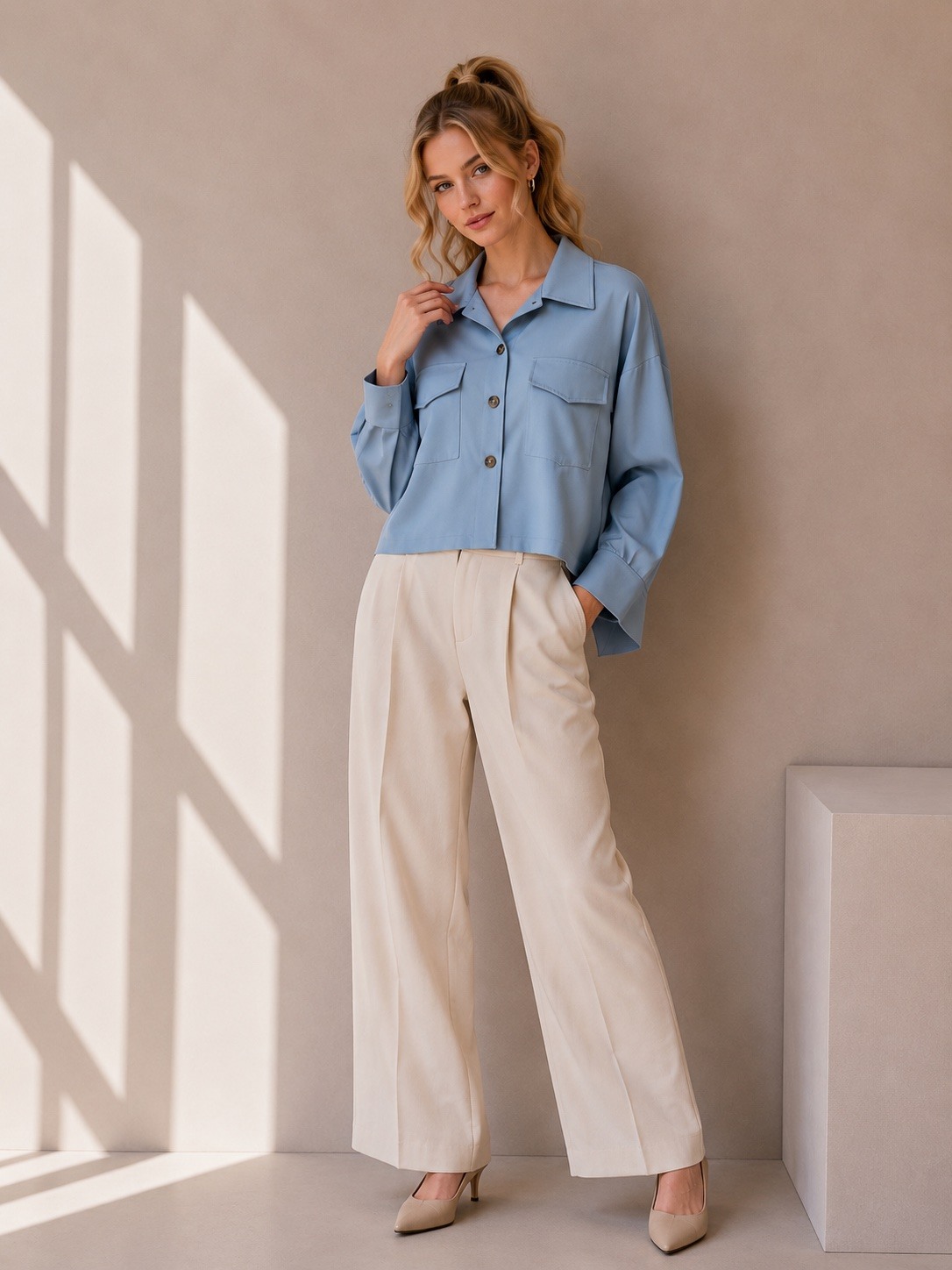 Grossiste UPSTYLE - VESTE FEMME COURTE EFFET DENIM AVEC BOUTONS ET POCHES AVANT