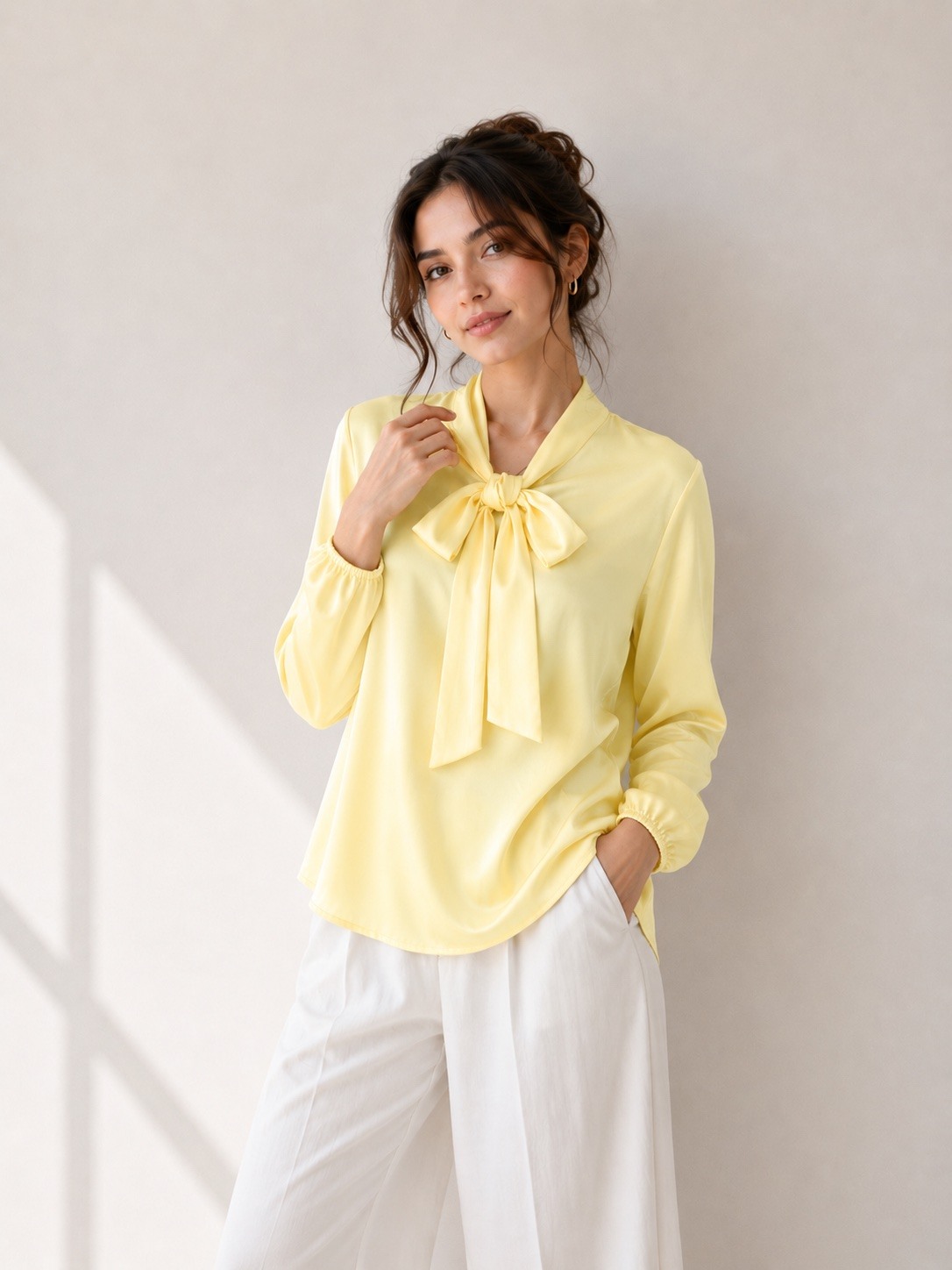 Wholesaler UPSTYLE - Satin blouse with bow