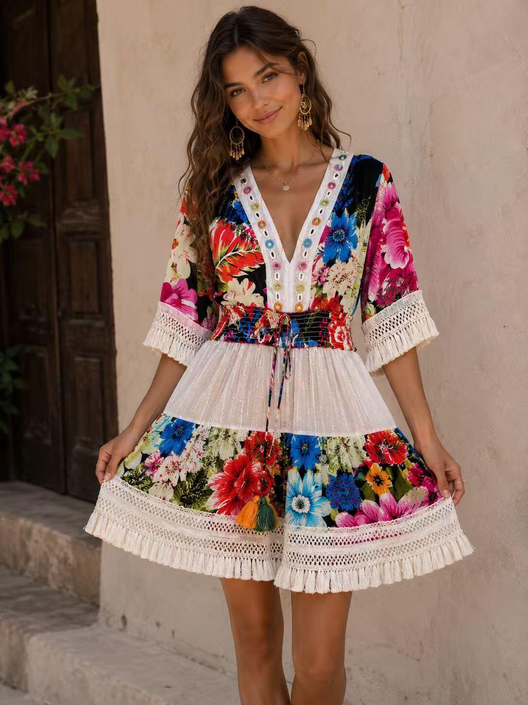 Wholesaler UPSTYLE - WOMEN'S SHORT FLORAL DRESS WITH EMBROIDERY