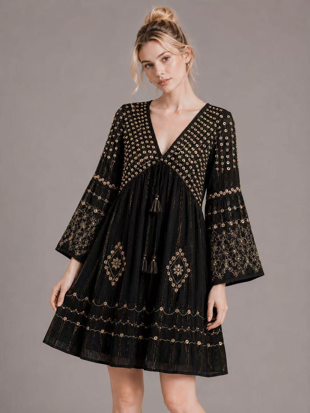 Wholesaler UPSTYLE - WOMEN'S SHORT EMBROIDERED DRESS WITH SEQUINS