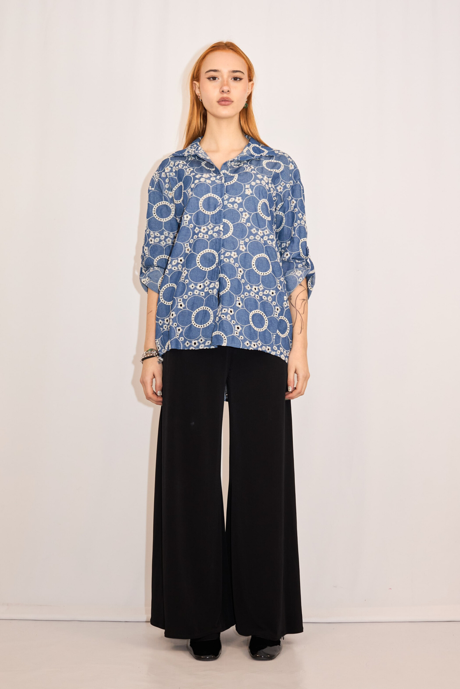 Grossiste V&L BRAND - Chemise décontractée avec motifs brodés.