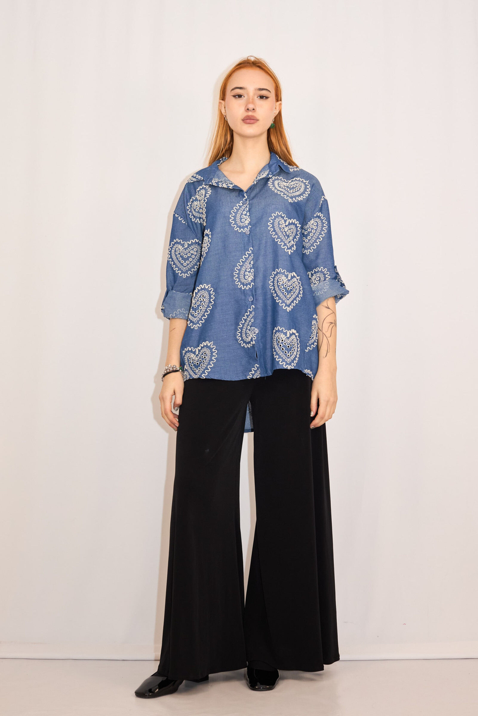 Grossiste V&L BRAND - Chemise décontractée avec motifs brodés.